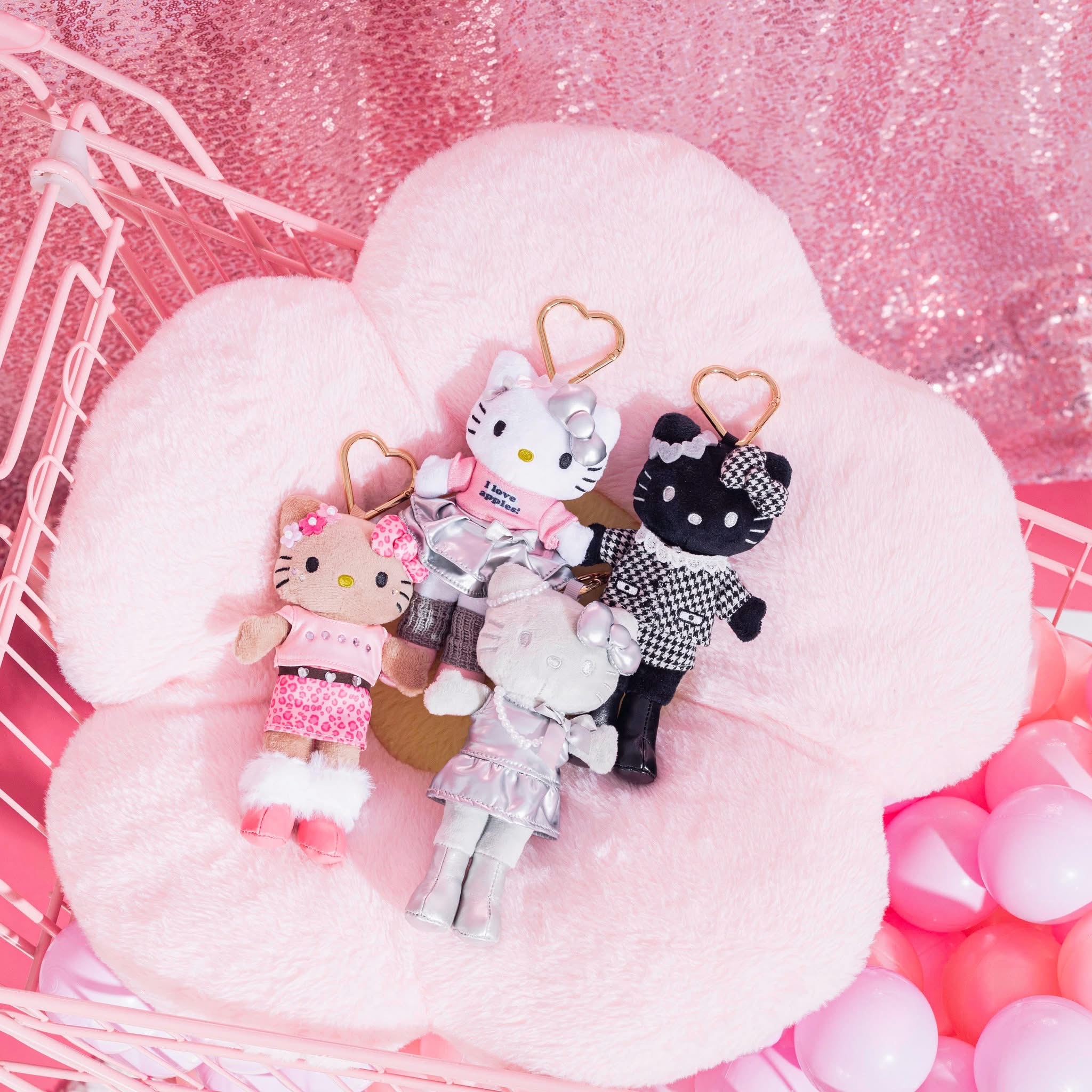 （約6月尾到貨）🇹🇼台灣超商限定 限量長腿Kitty 15 cm公仔吊飾 (款式隨機) 💕