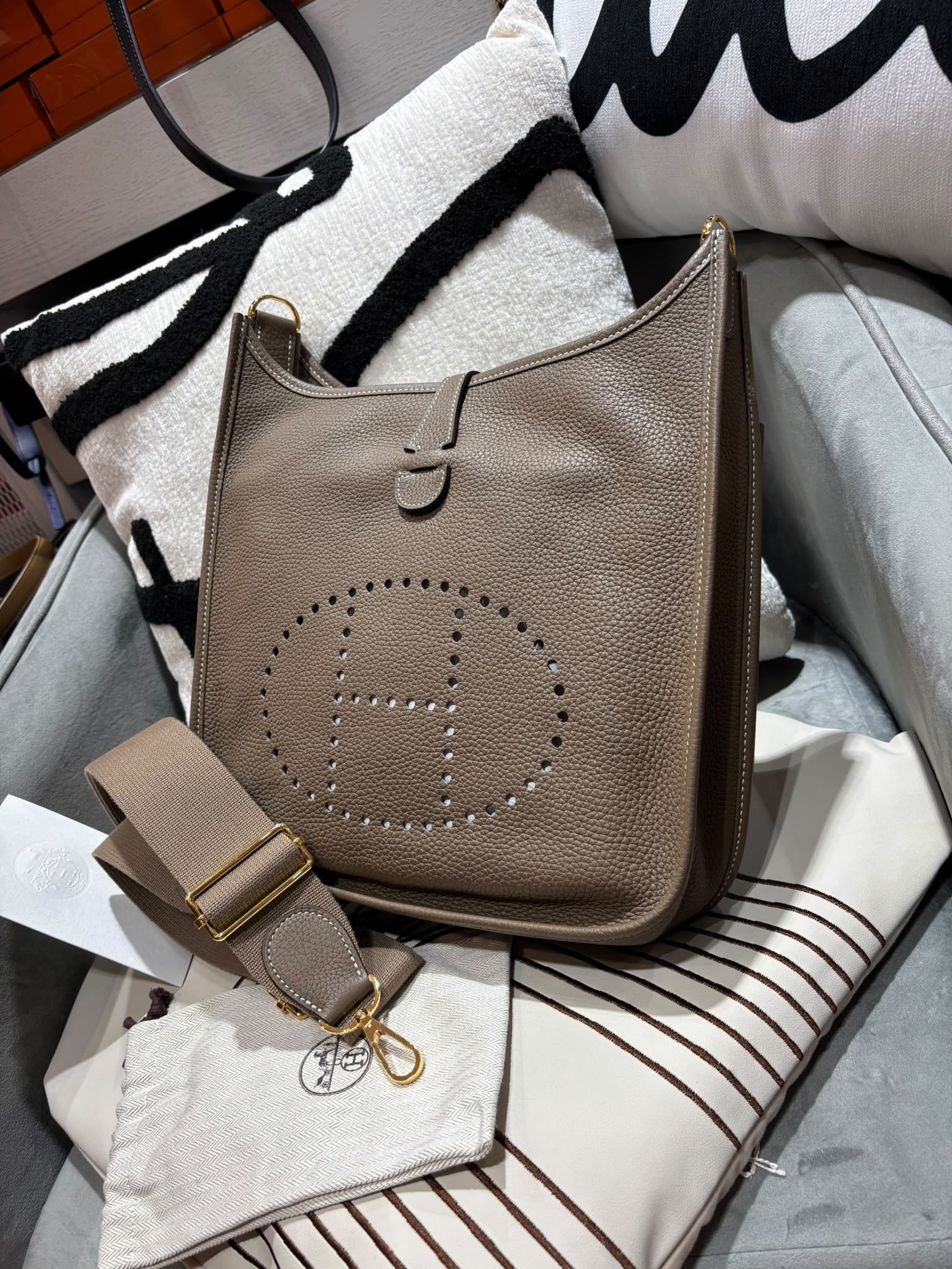 Hermes Evelyne 29 Stamp D Etoupe 大象灰金扣 100%Authentic, 98%New ✅Dust bag✅Box