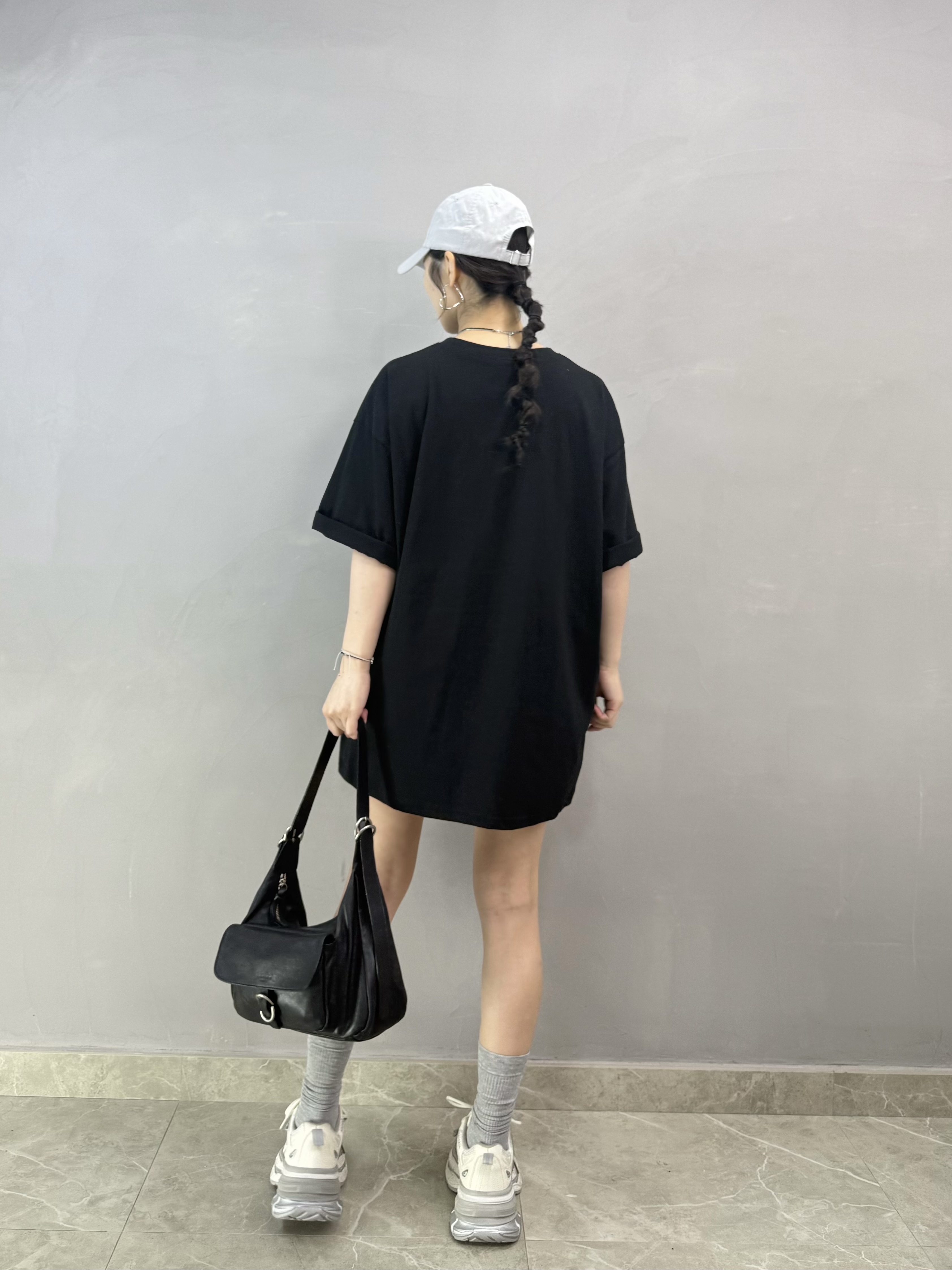 R79 黑超狗仔Tee