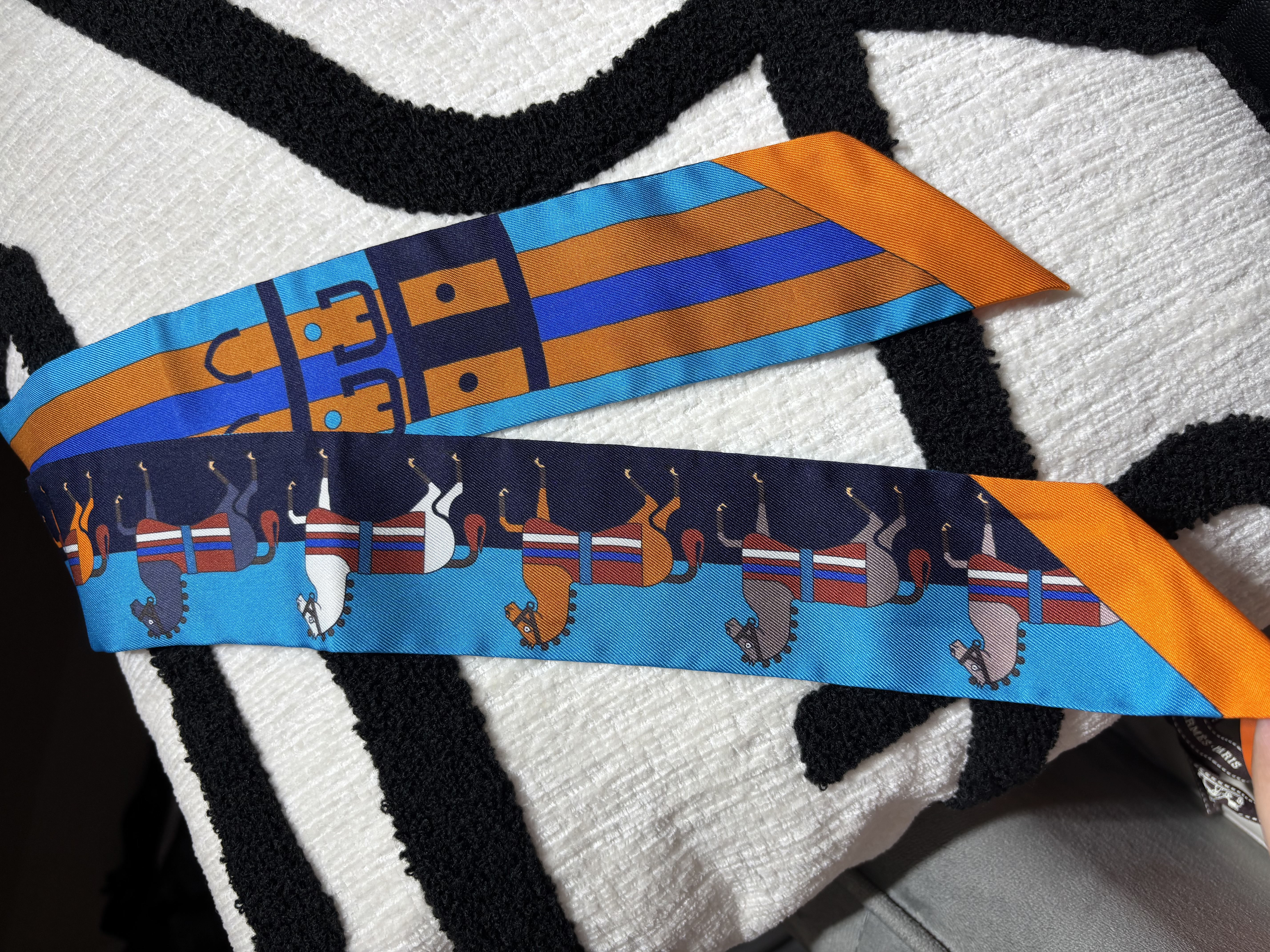 Hermes Twilly 100%silk 100%Authentic,99%new ✅box  