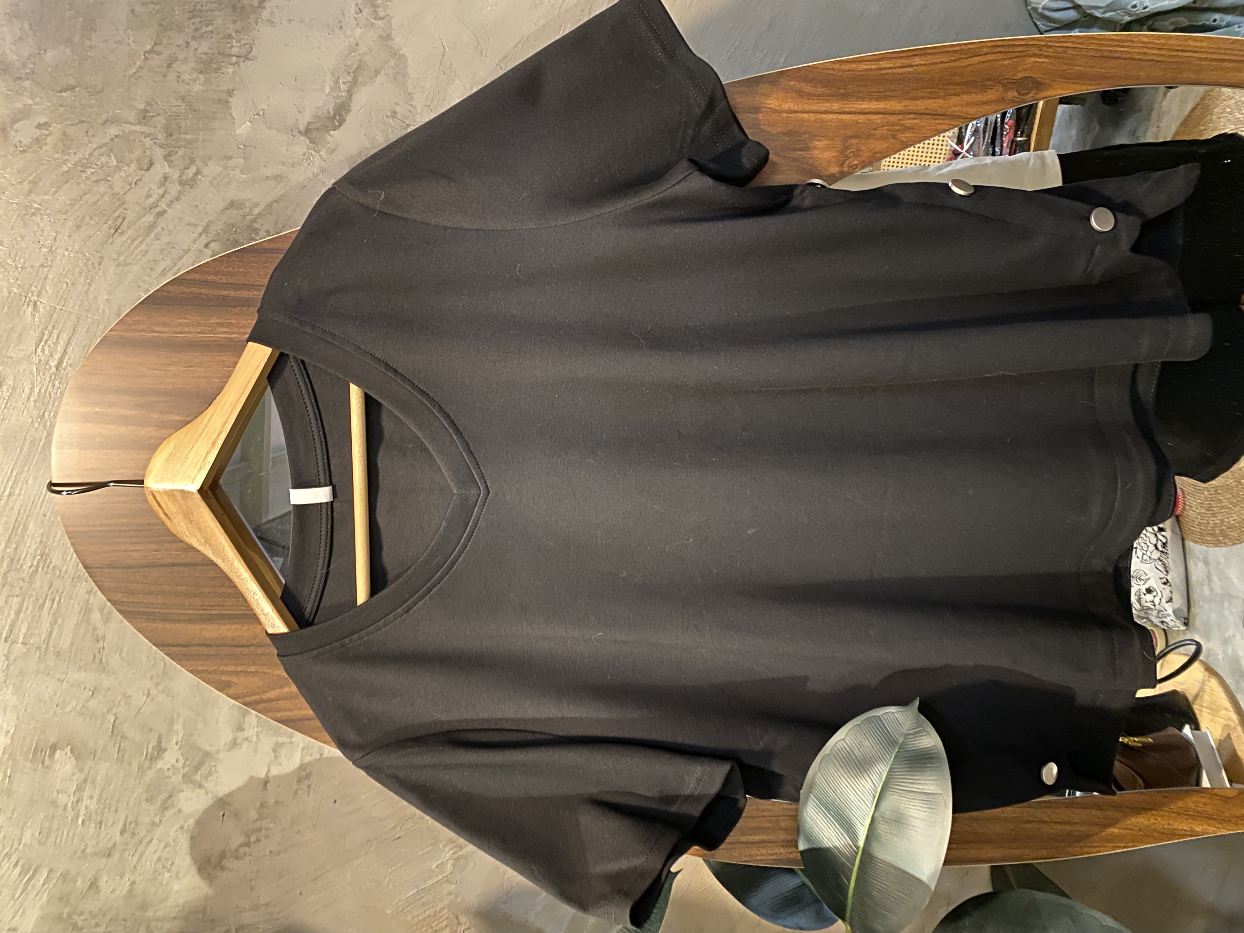 4645号-舒服v领两侧排扣上衣