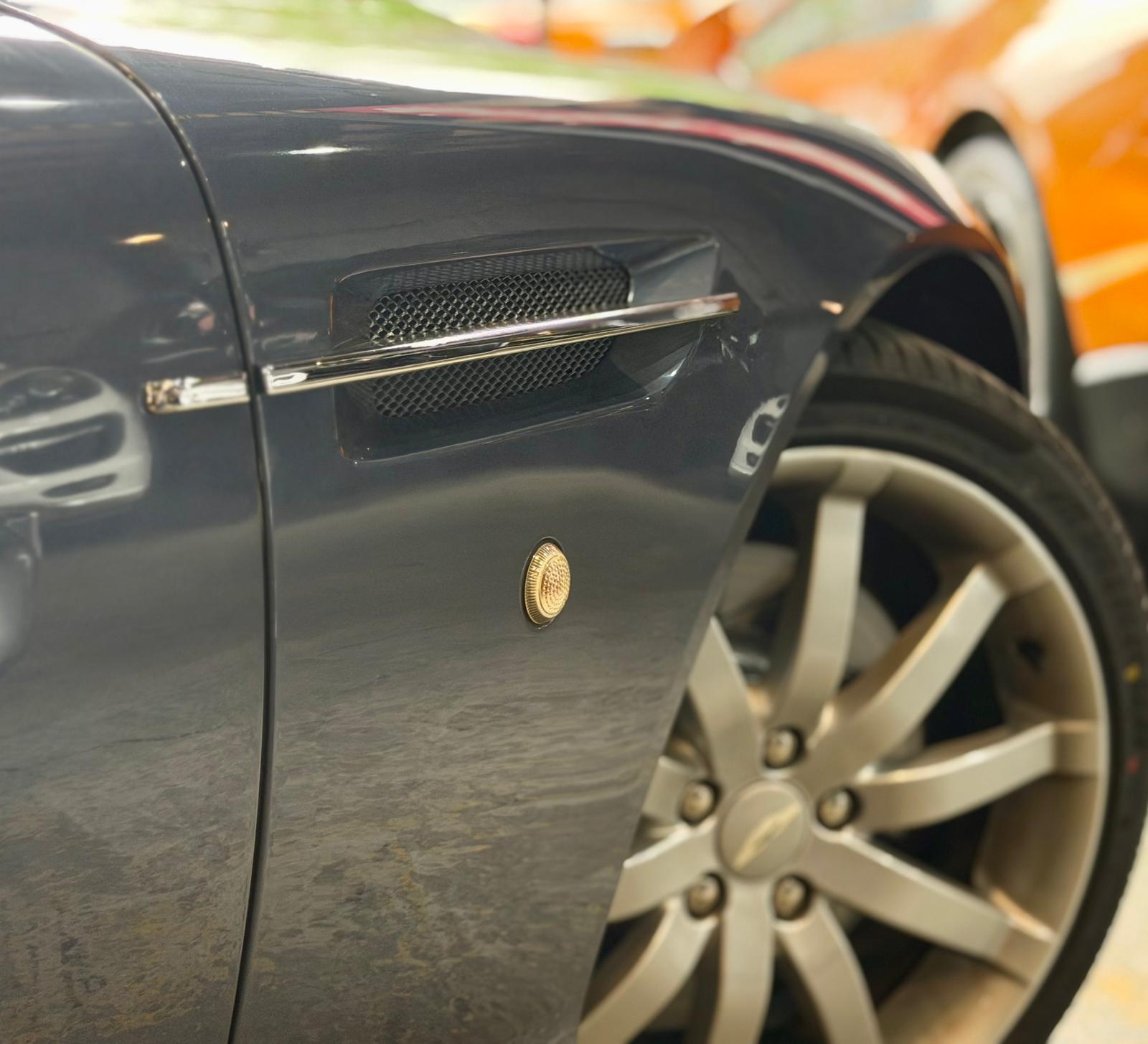 Aston Martin DB9 2004