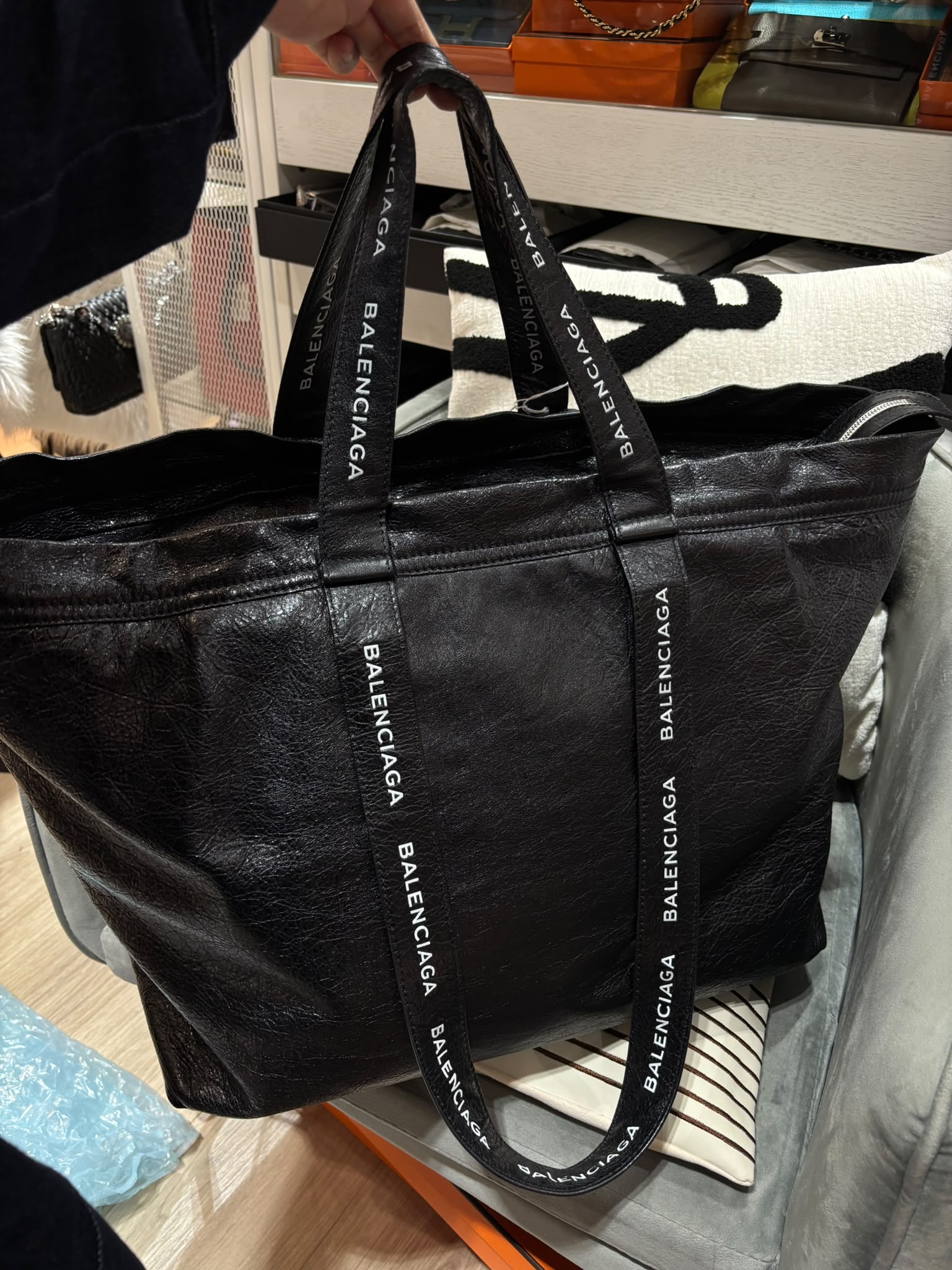 Balenciaga carry shopper Tote Bag 黑色小牛 W44cm x D24cm x H37cm  100%Authentic,95%New