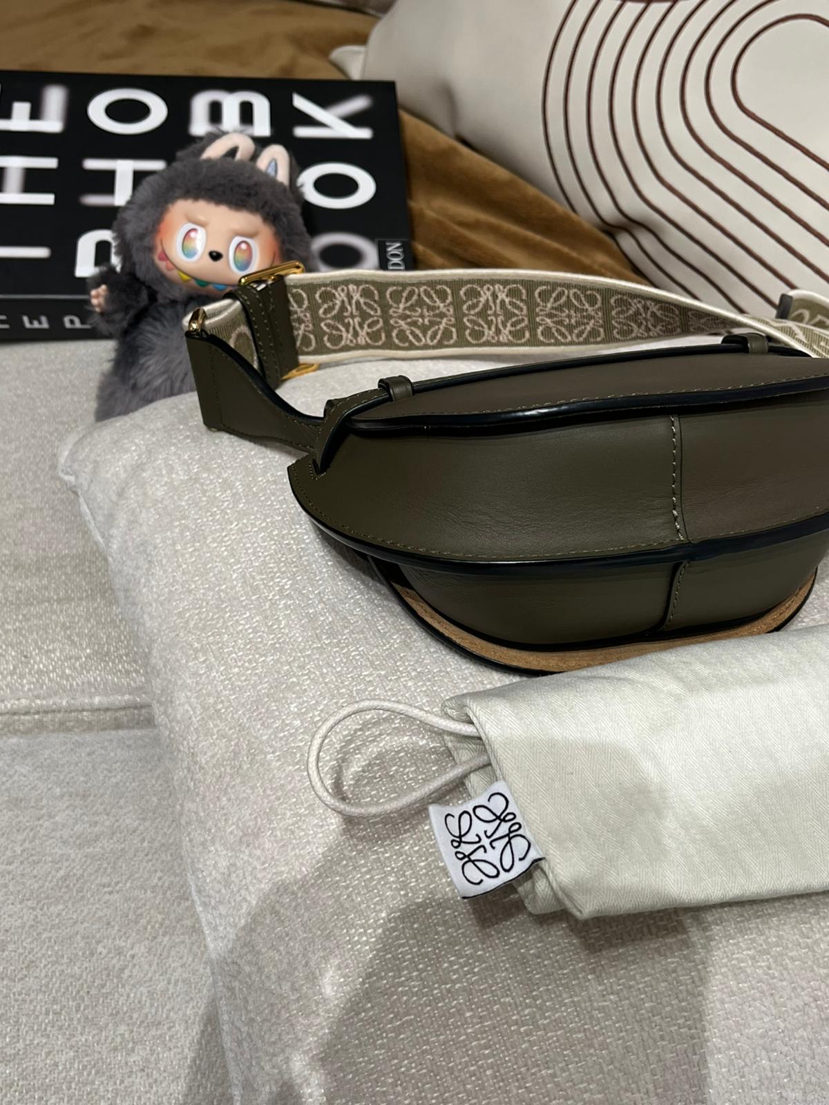 Loewe Mini Gate Calfskin Crossbody Bag 100%Authentic, 95%New ✅Booklet✅Dust bag