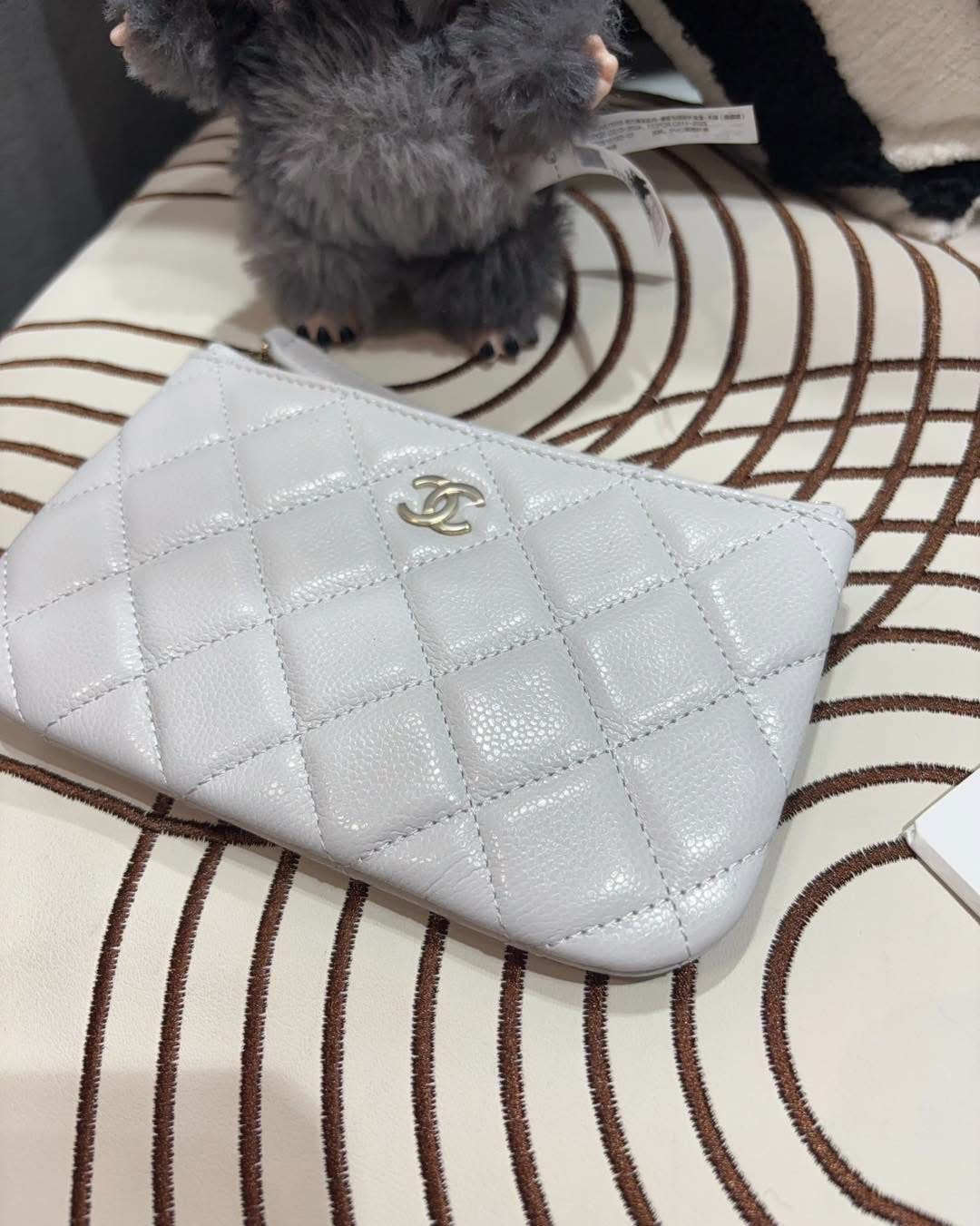 Chanel Classic Zip Pouch grey荔枝牛皮 100%Authentic, Brand New 全新  ✅晶片✅Box