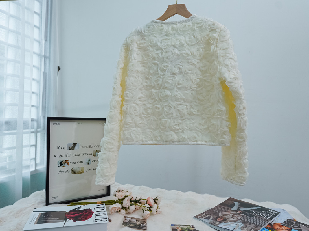 Textured Rose Pattern Cropped Jacket with Vintage Buttons ‖ 立体玫瑰花纹短款外套 KR0110835