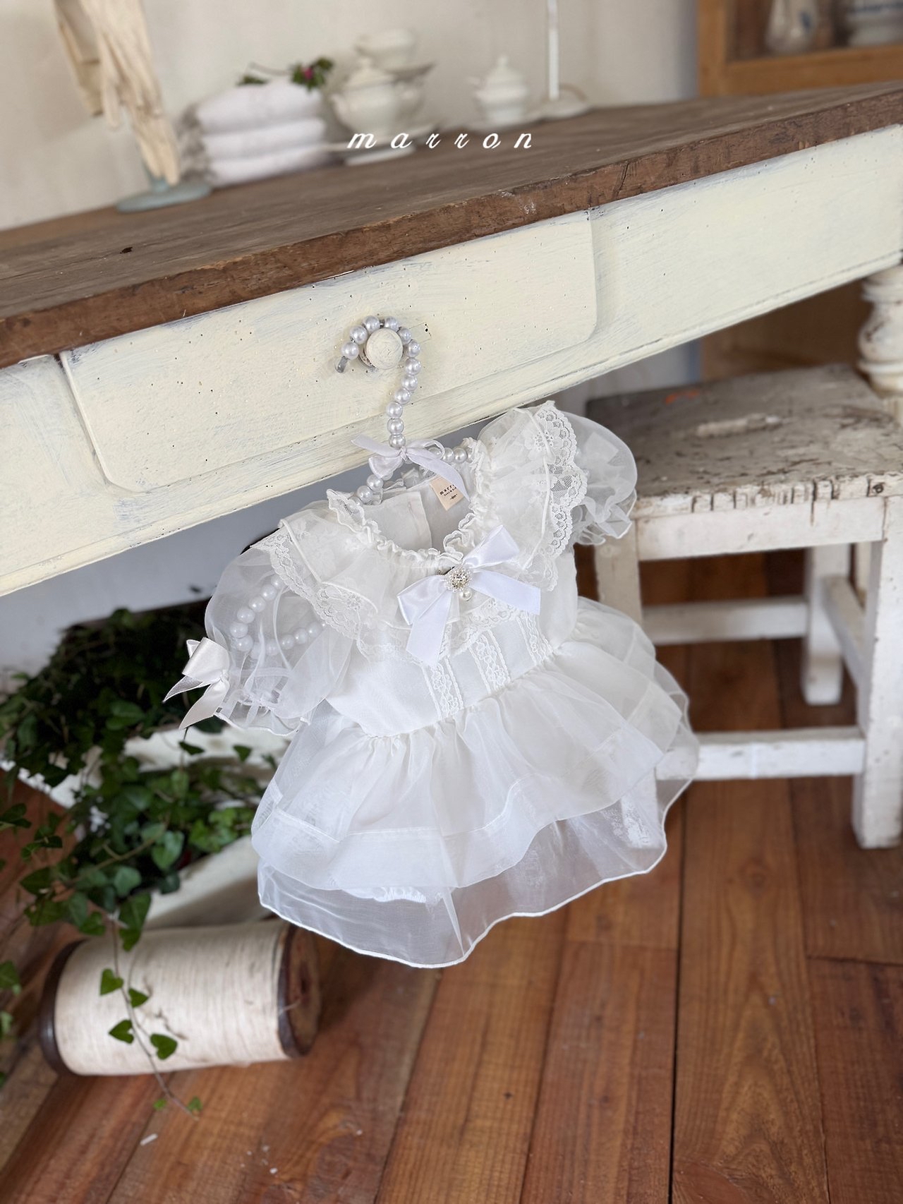 ☀️預訂 韓國直送☀️🇰🇷Marron兩色寶石絲帶蕾絲薄紗泡泡袖包屁裙