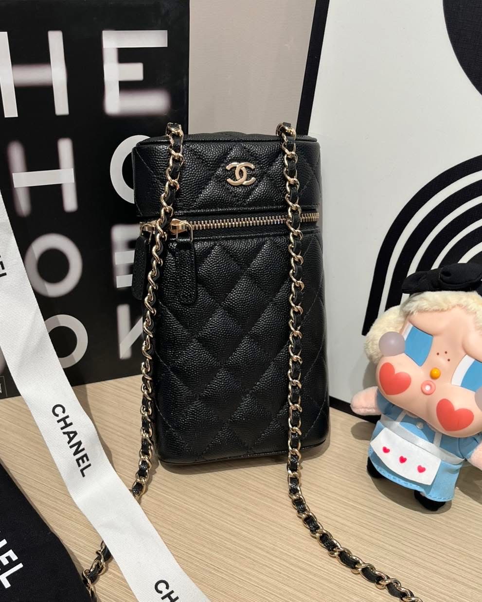 Chanel clutch on chain 黑色魚子醬牛皮金扣，100%Authentic ,99%new ✅31CARD✅dust bag✅盒