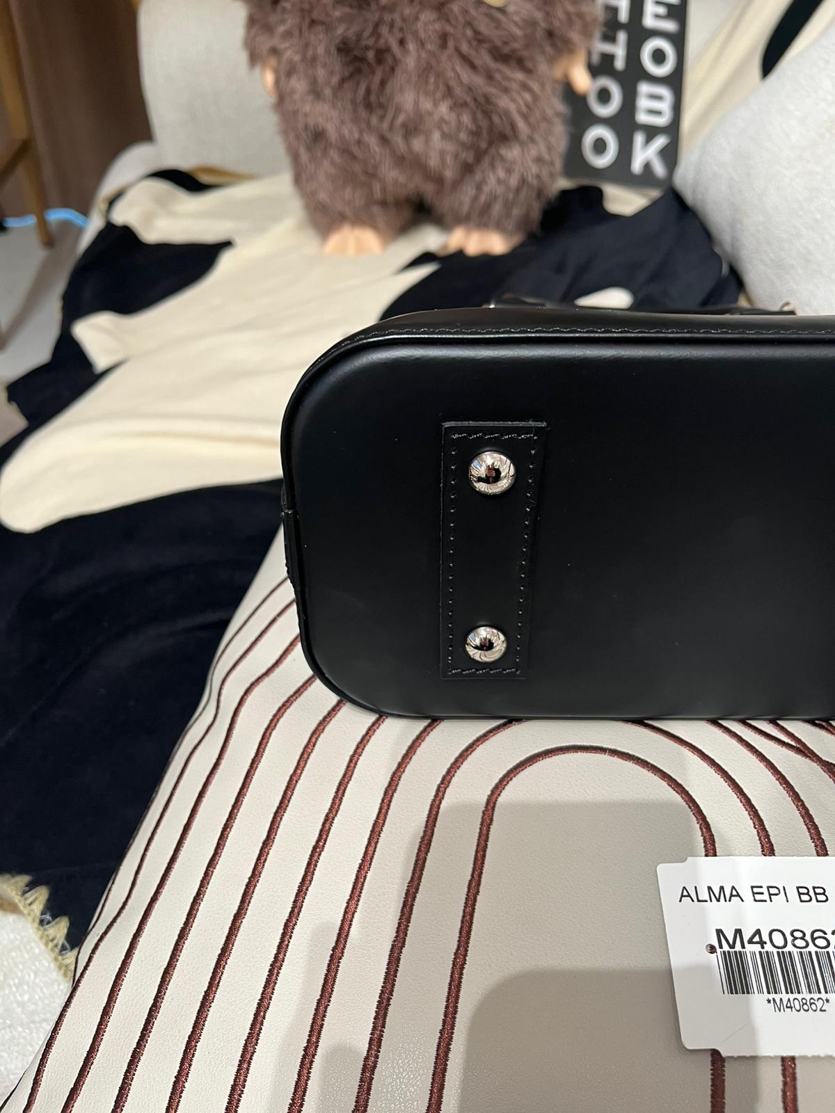 Lv Alma bb epi leather 黑色牛皮 100%Authentic ,98%new ✅key lockpad✅strap✅Dust bag 