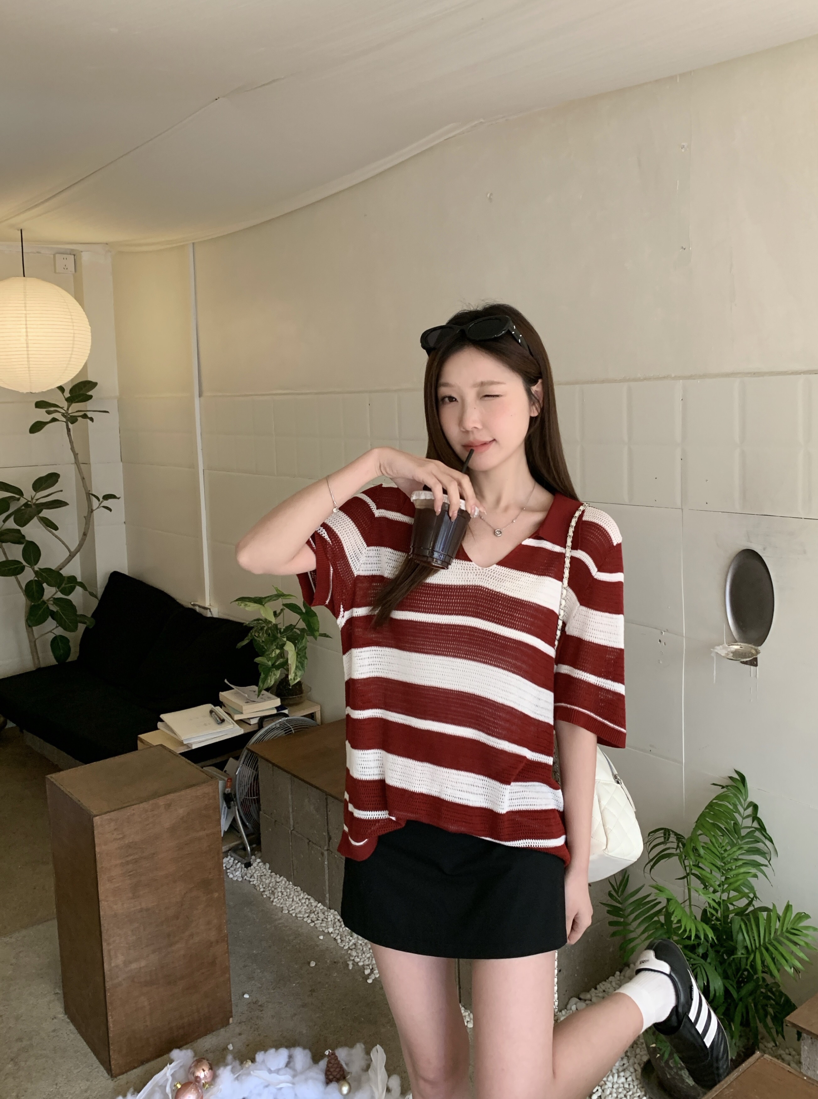 B56(68755) 韩版慵懒风撞色横条纹翻领钩花针织黑红上衣 