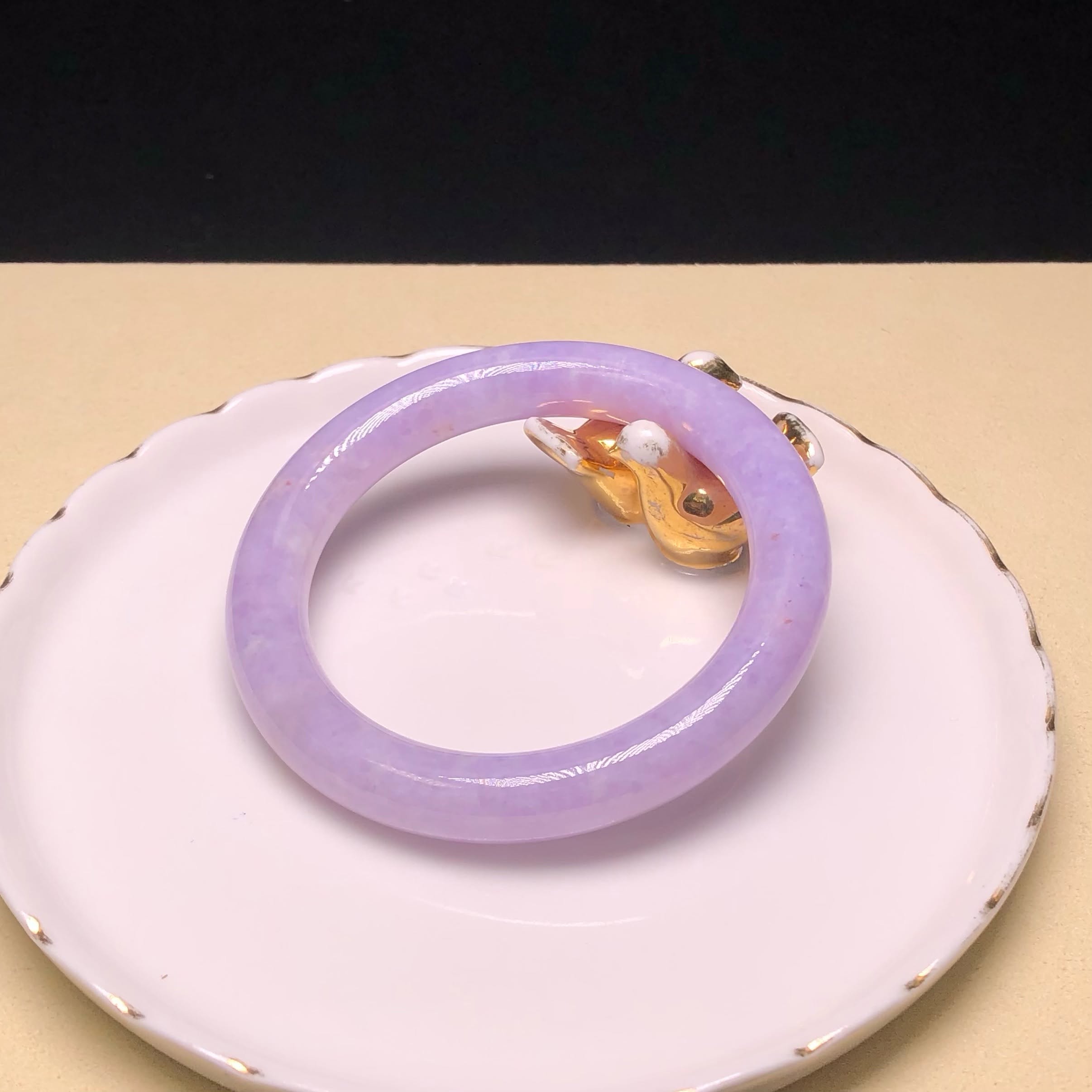 C06808 紫羅蘭帶翡色圓鐲57.7mm