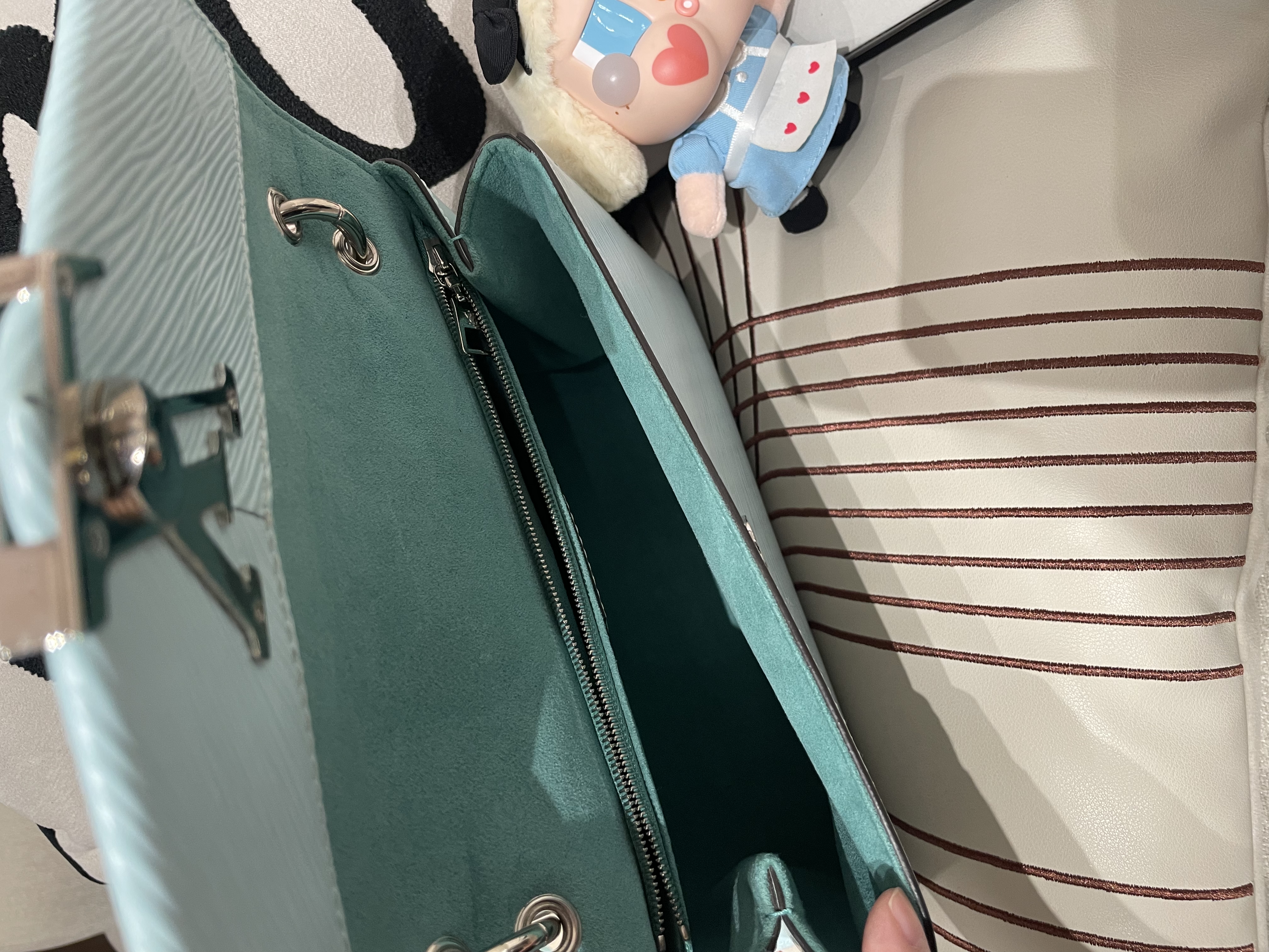 LV GRENELLE M55981 781715 epi 100%Authentic,98%new ✅塵袋 ✅box