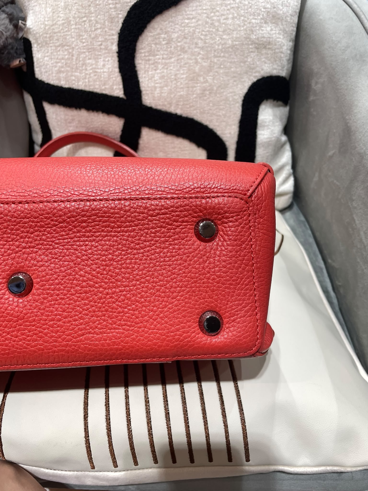Longchamp Calfskin Shoulder Bag 100%Authentic, 98%New