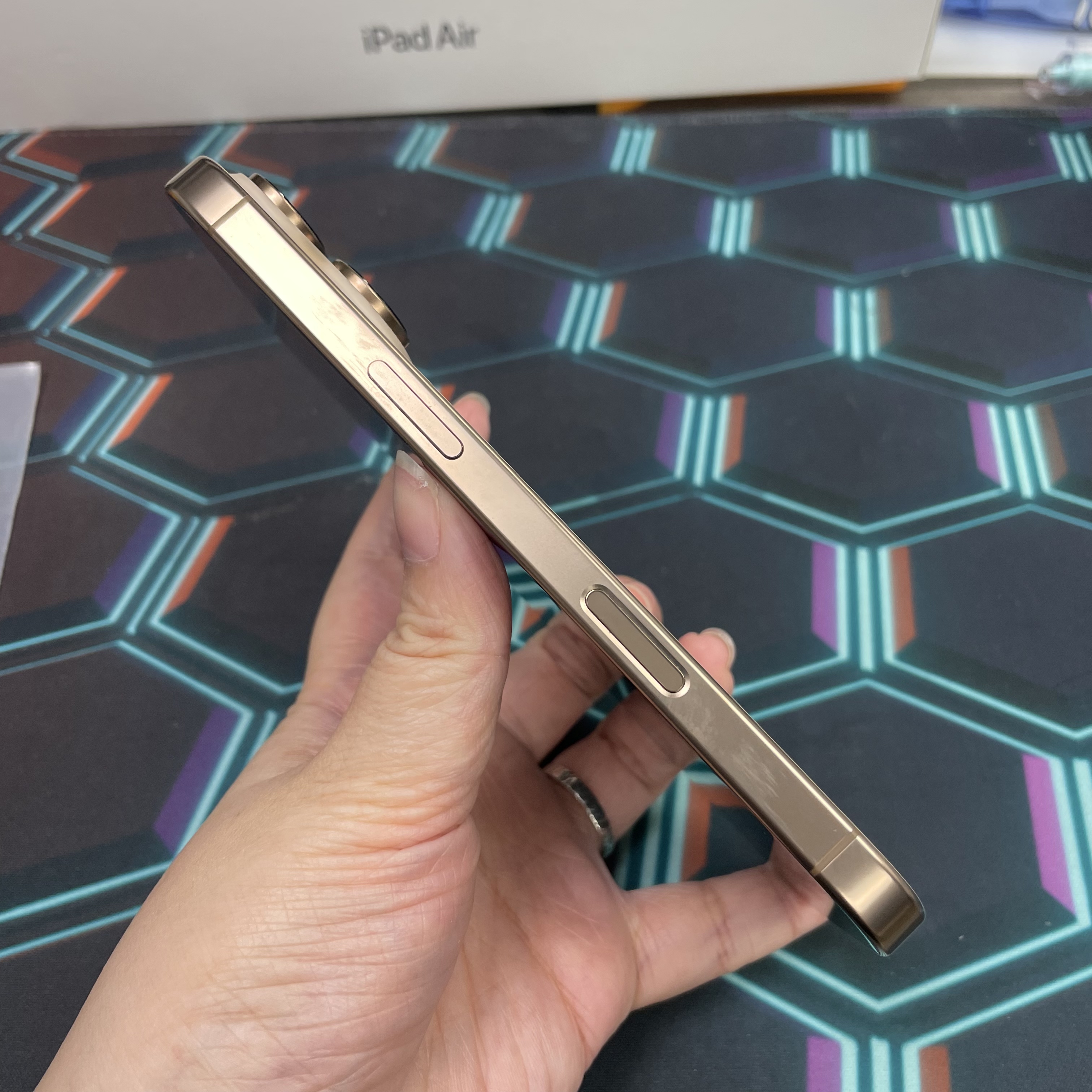 *8079 16 pro 完美機 256GB 電79 沙色 gold