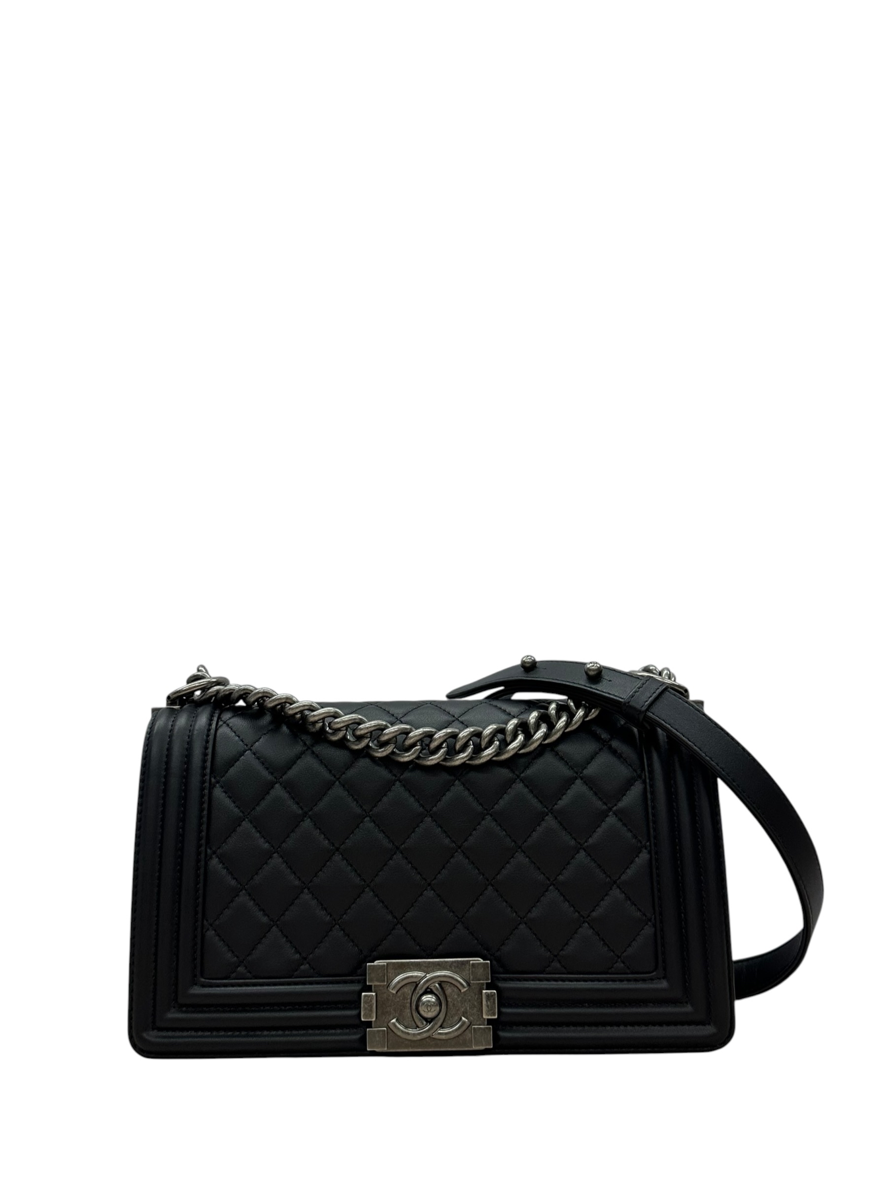 Pre-owned Chanel Boy 25 Flap Bag Calfskin / Product Code: 082107