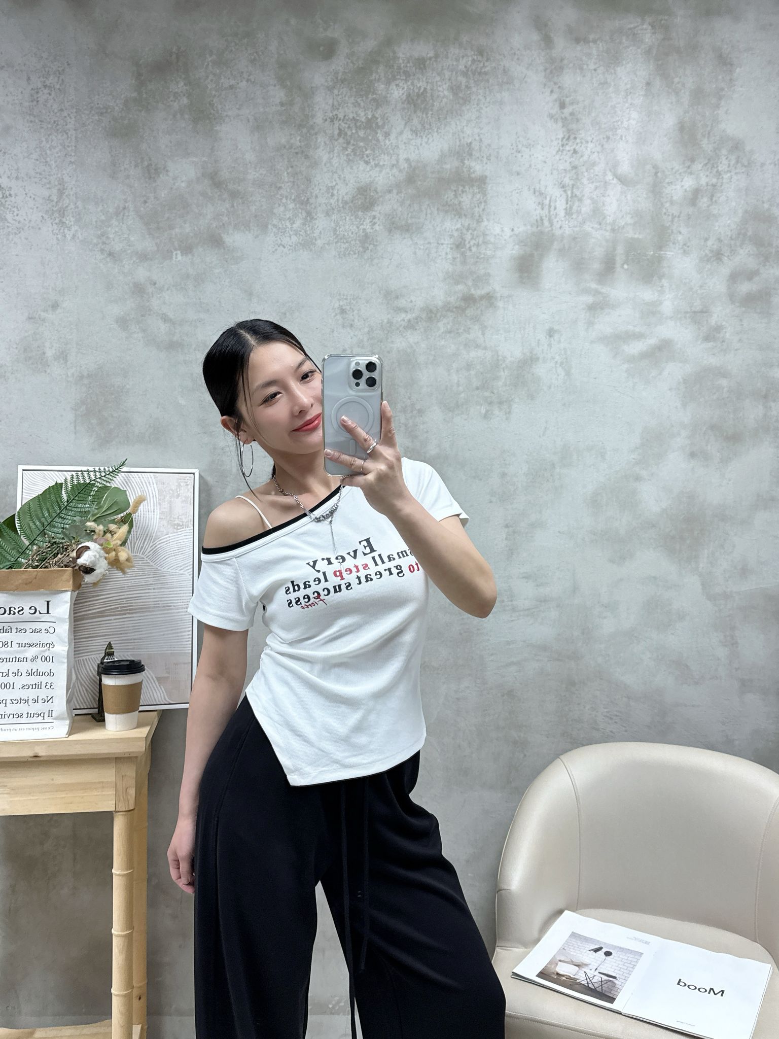 B05 拼色領斜腳英文字Top