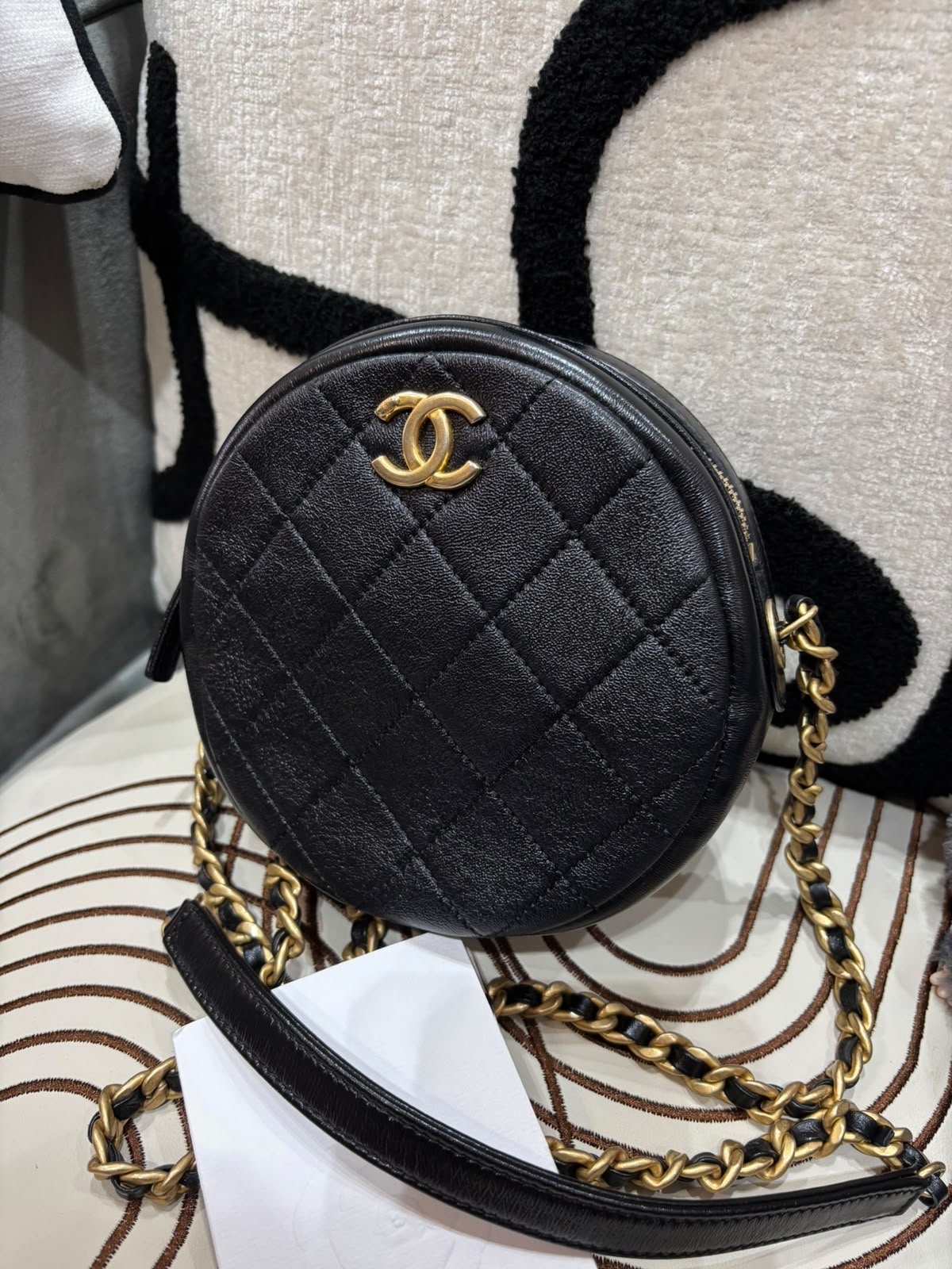 Chanel round chain bag 牛皮金鏈 100%Authentic , 98%new ✅專門店收據 ✅CARD ✅塵袋  ✅盒 