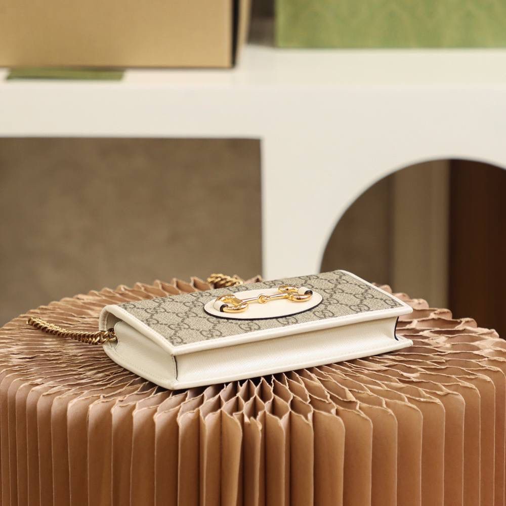 𝐇𝐨𝐫𝐬𝐞𝐛𝐢𝐭 𝐖𝐨𝐜 #621892# 全铜五金原厂皮 ☑️尺寸：19*10*3𝙘𝙢 这是一款复古又休闲的百变王牌 一包多用法 绝绝子 零钱包👛 手包👜 斜挎包 全部满足你日常使用！ 小包可以随时变成钱包多变用法， 轻松容纳手机plus/银行卡 内设分层结构 使用更方便， 颜值率也是爆棚的那种，超级好看！ 喜欢这种小包的小姐妹，赶紧安排起来🌟