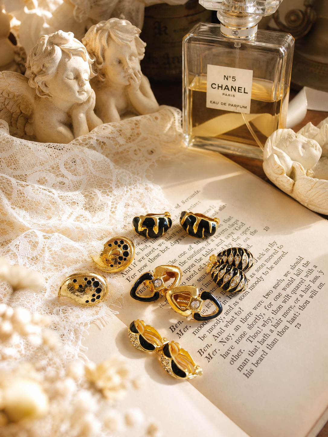 凡爾賽的黑夜流金 ∙ 西洋古董黑金琺瑯與雕金耳環系列 Noir Gilded Symphony ∙ Vintage Black & Gold Statement Earring Collection