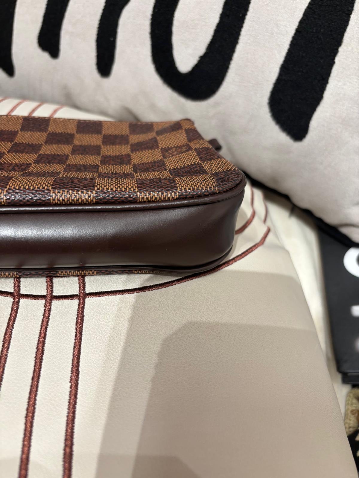 Lv pochette Hobo Bag 100%Authentic, 95%new