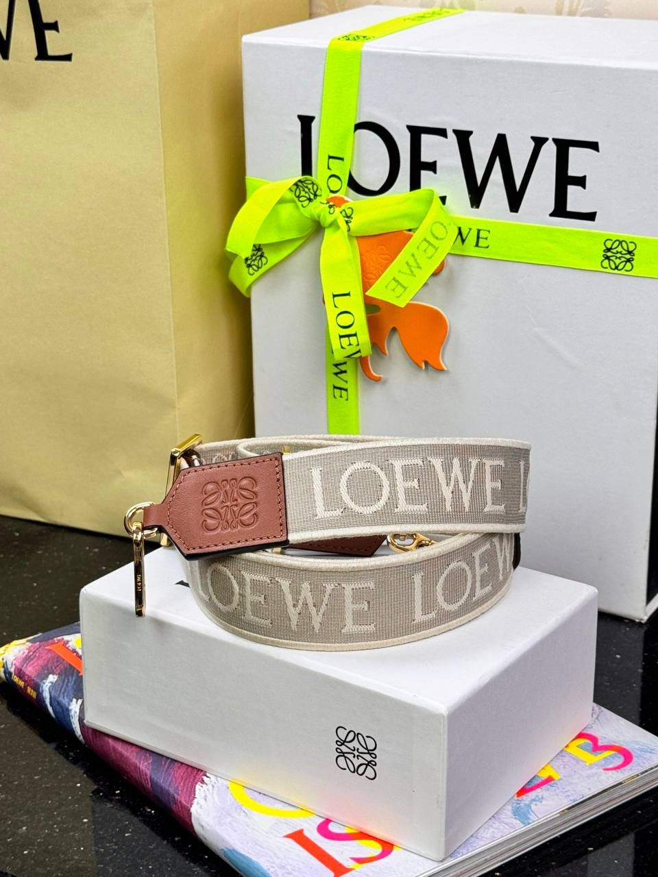 𝐀𝐧𝐚𝐠𝐫𝐚𝐦 刺绣肩带「棕色/金扣」 👈 全新升级上线♻️ 尺寸:𝟗𝟗-𝟒𝐜𝐦（长度可调节） 编码：182323