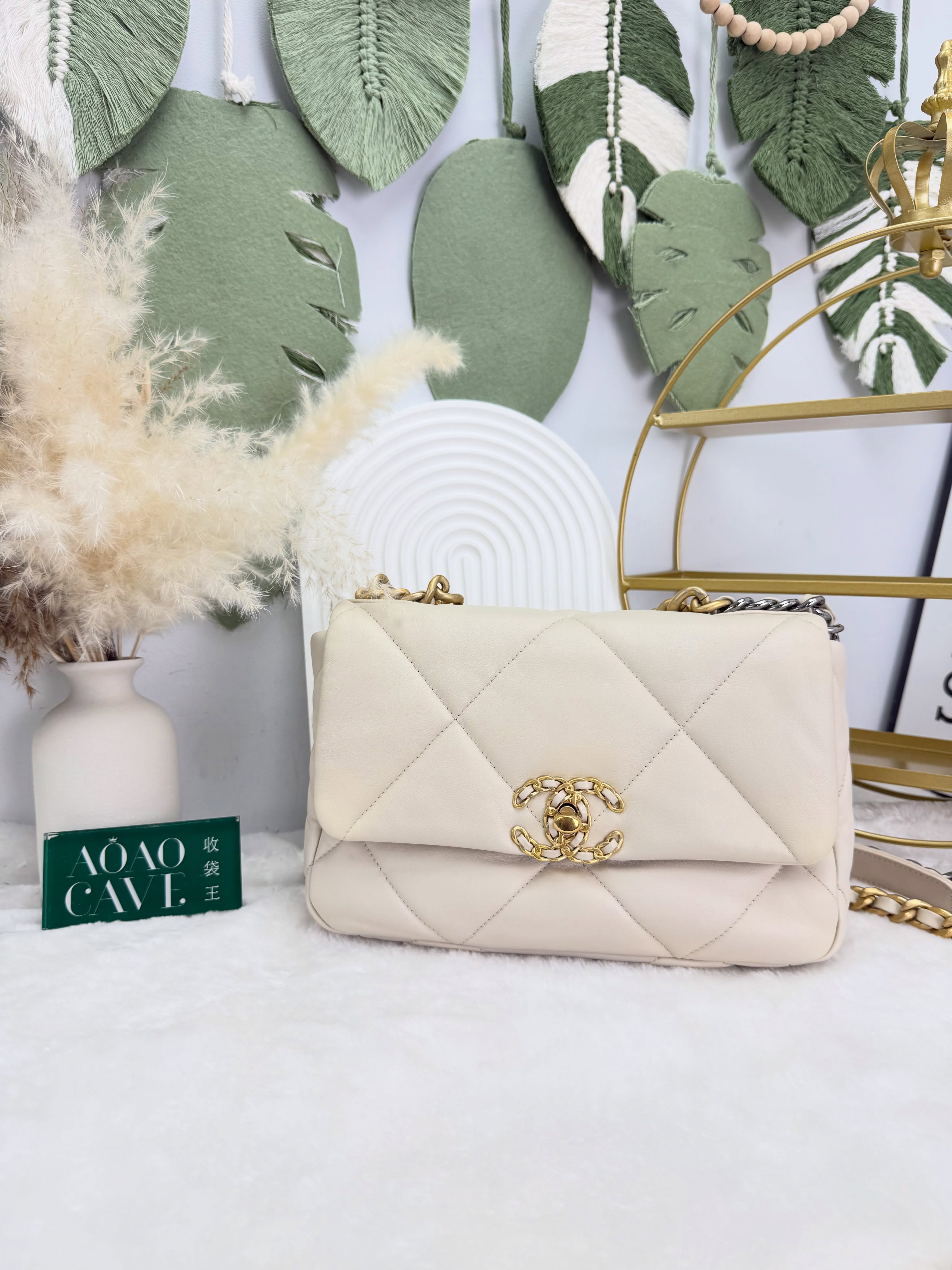 Chanel👜 PRE OWNED 🛍️19bag Small size 白色 有塵袋 30開卡 🔥 