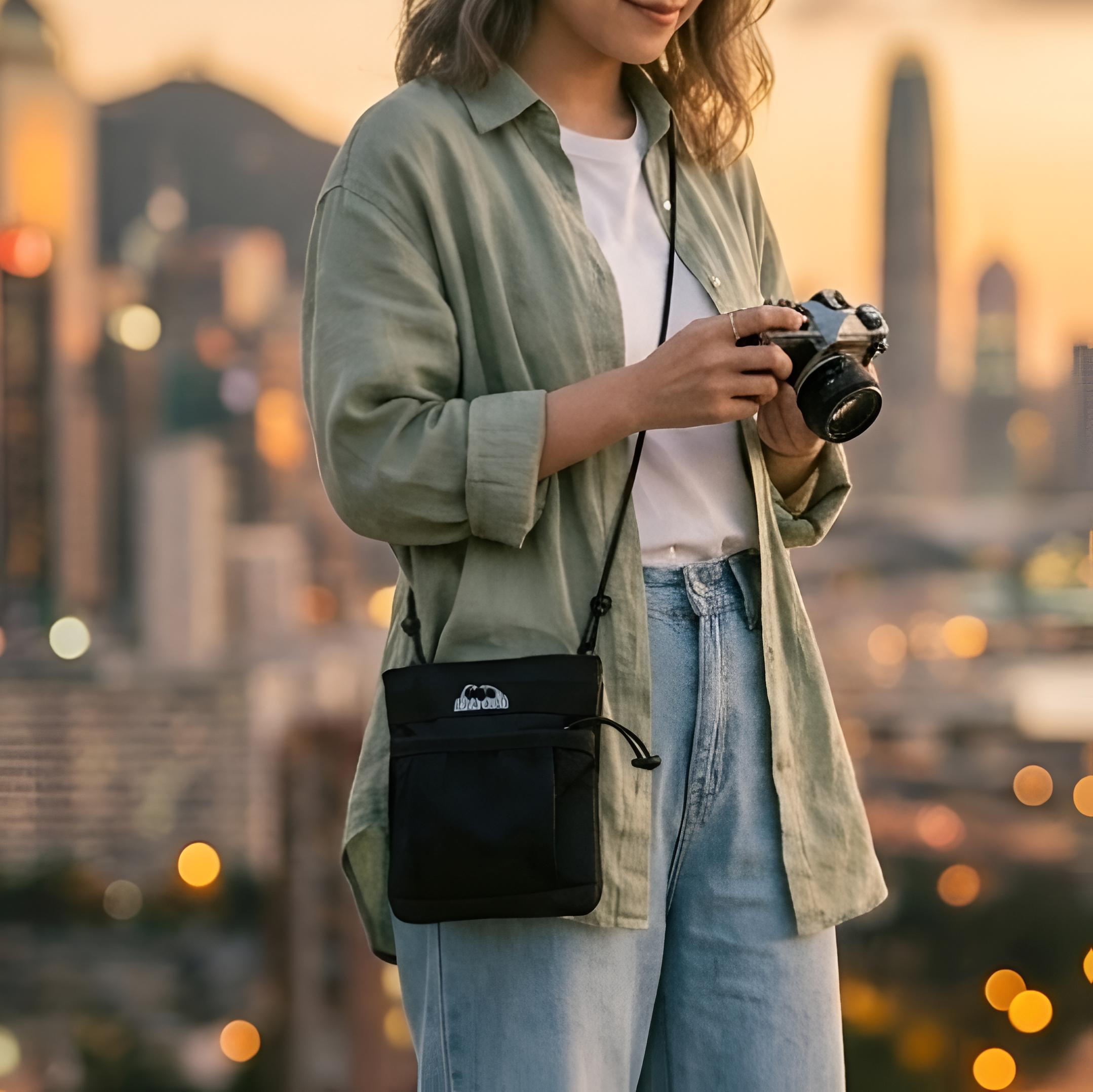 HONGKONGER 獅子山斜揹袋 (Sacoche Bag) - 刺繡 Logo | 山系穿搭・行山露營・旅行隨身袋