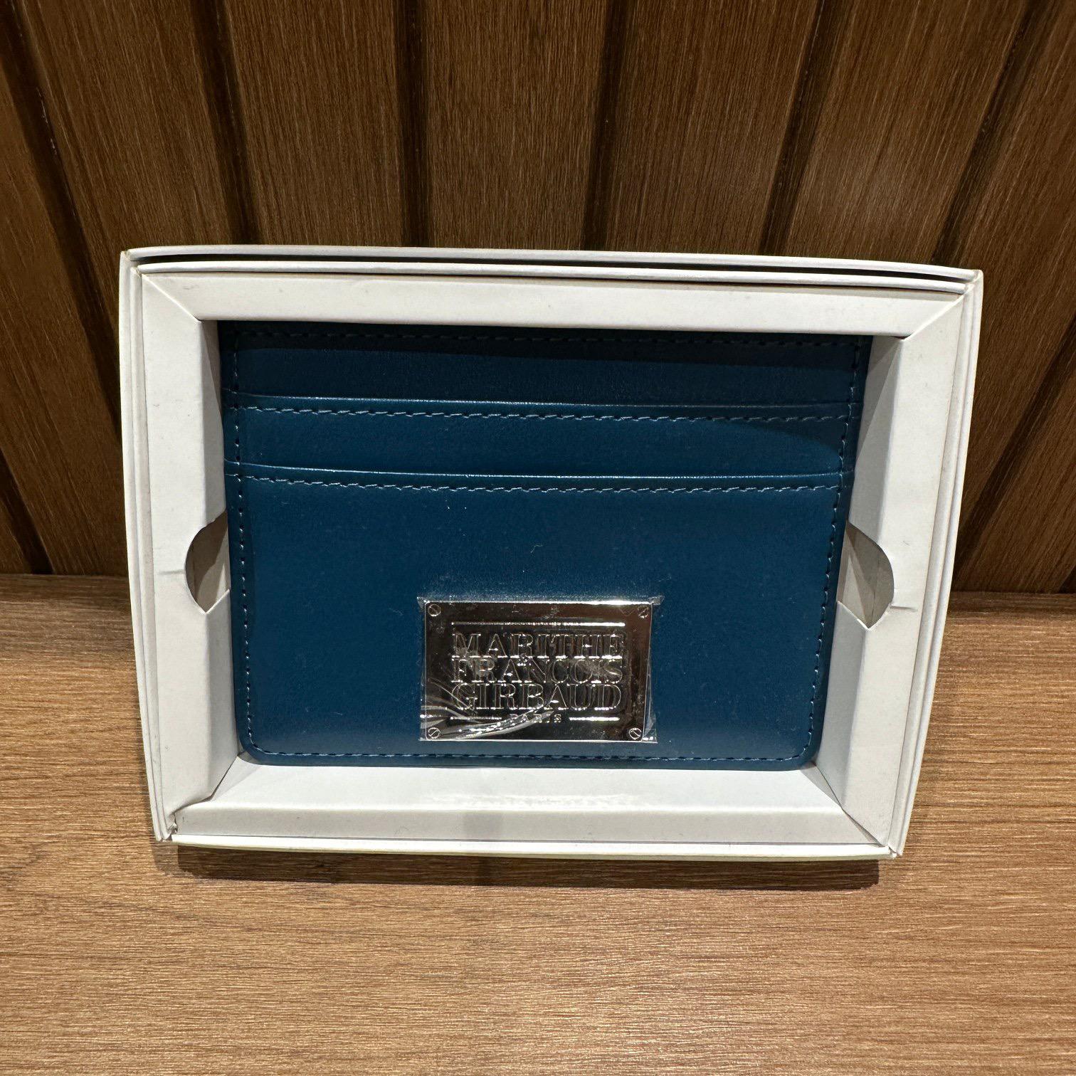 Marithe card holder