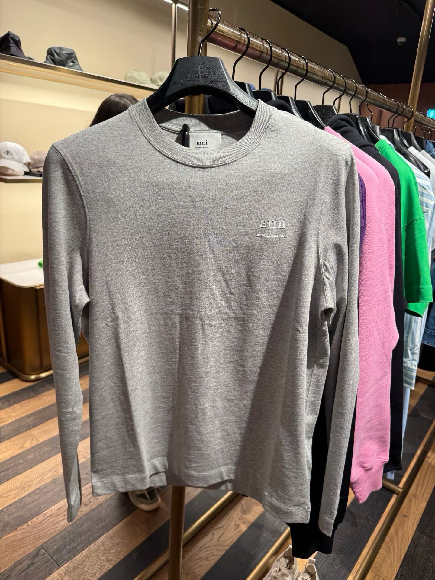 預購Ami❤️冬季折扣季 Ami 英文字長袖tee sale