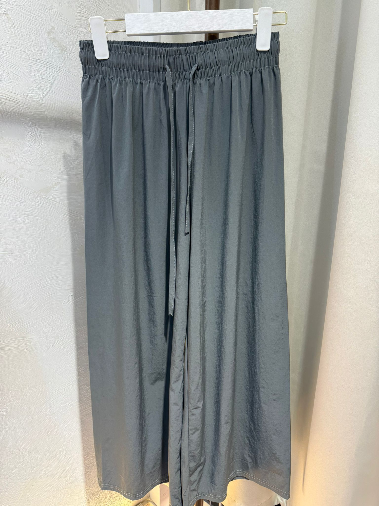 Sale‼️簡約休閒寬鬆抽繩褲