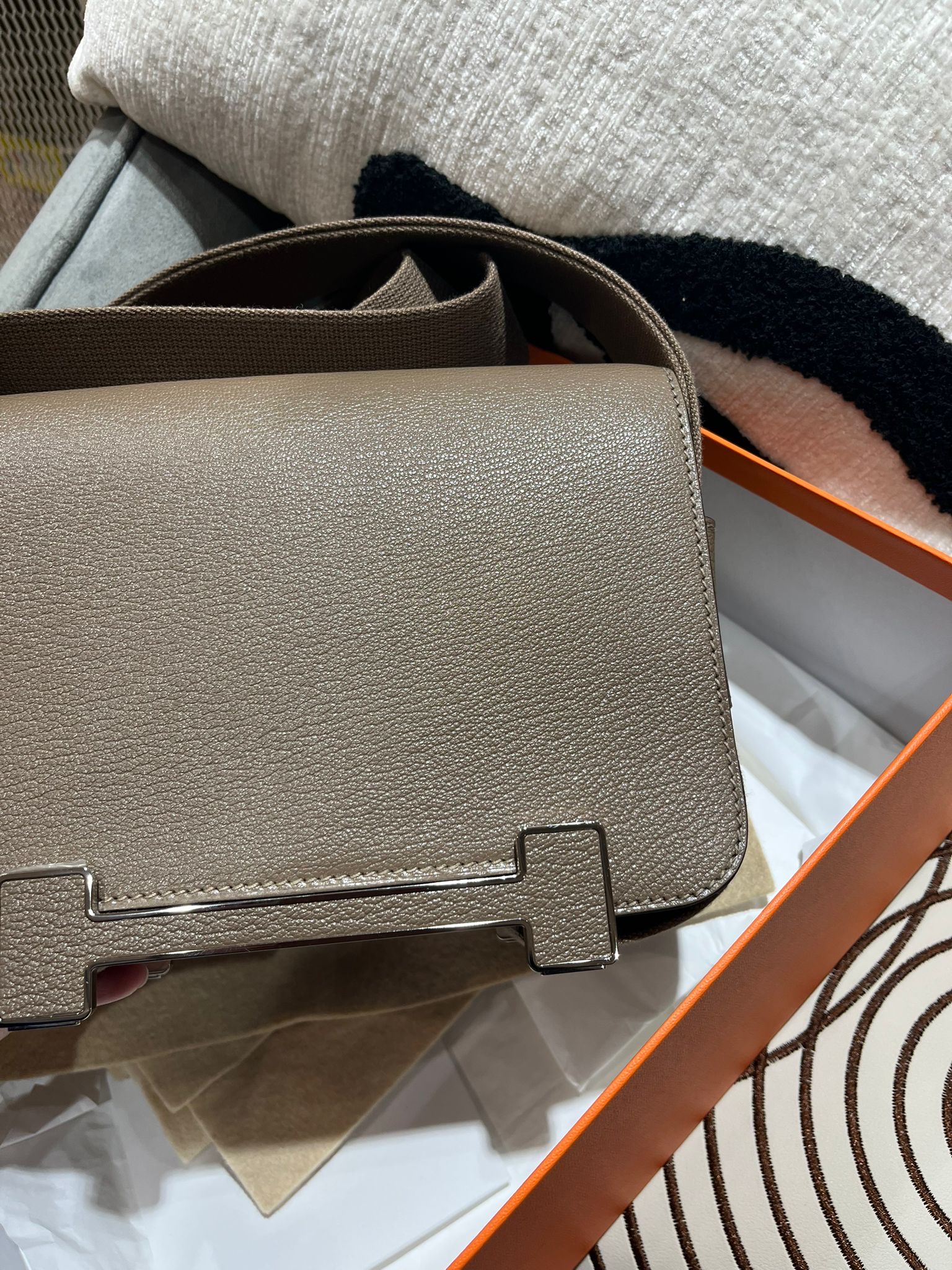 Hermes Geta Stamp B Etoupe 大象灰銀扣 100%Authentic, 98%New ✅Dust bag ✅Box