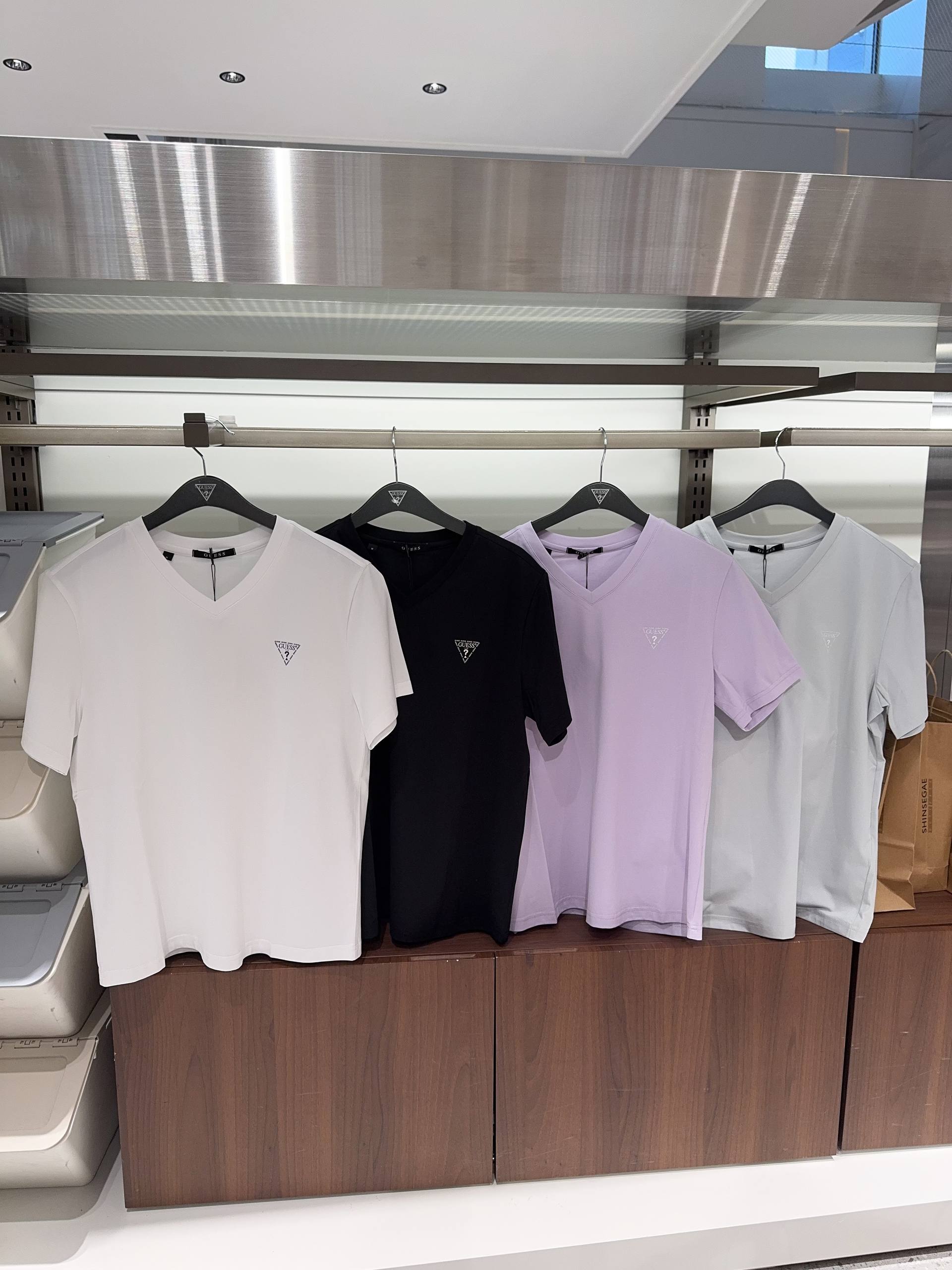 🇰🇷Guess 男款上衣✨