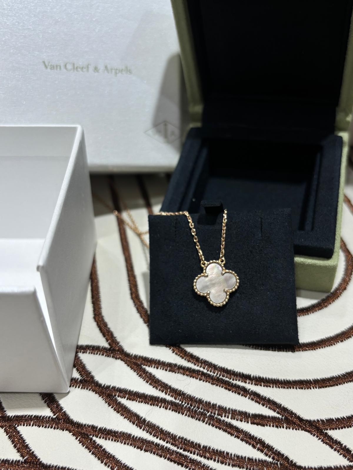 Van Cleef & Arpels Vintage Alhambra VCA 18K玫瑰金灰色珍珠母貝吊墜項鍊100%Authentic, 98% new ✅收據 ✅ 証書2020 ✅ 盒子