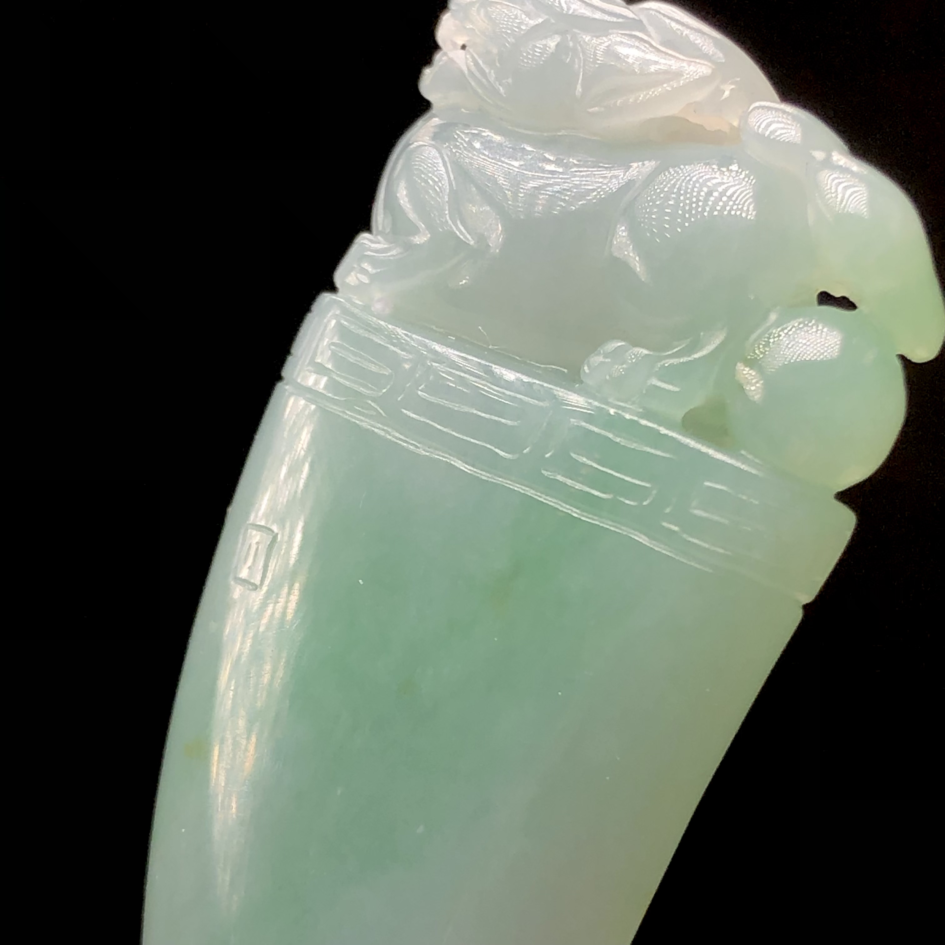 YK00295 翠色帶翡龍牙吊墜
