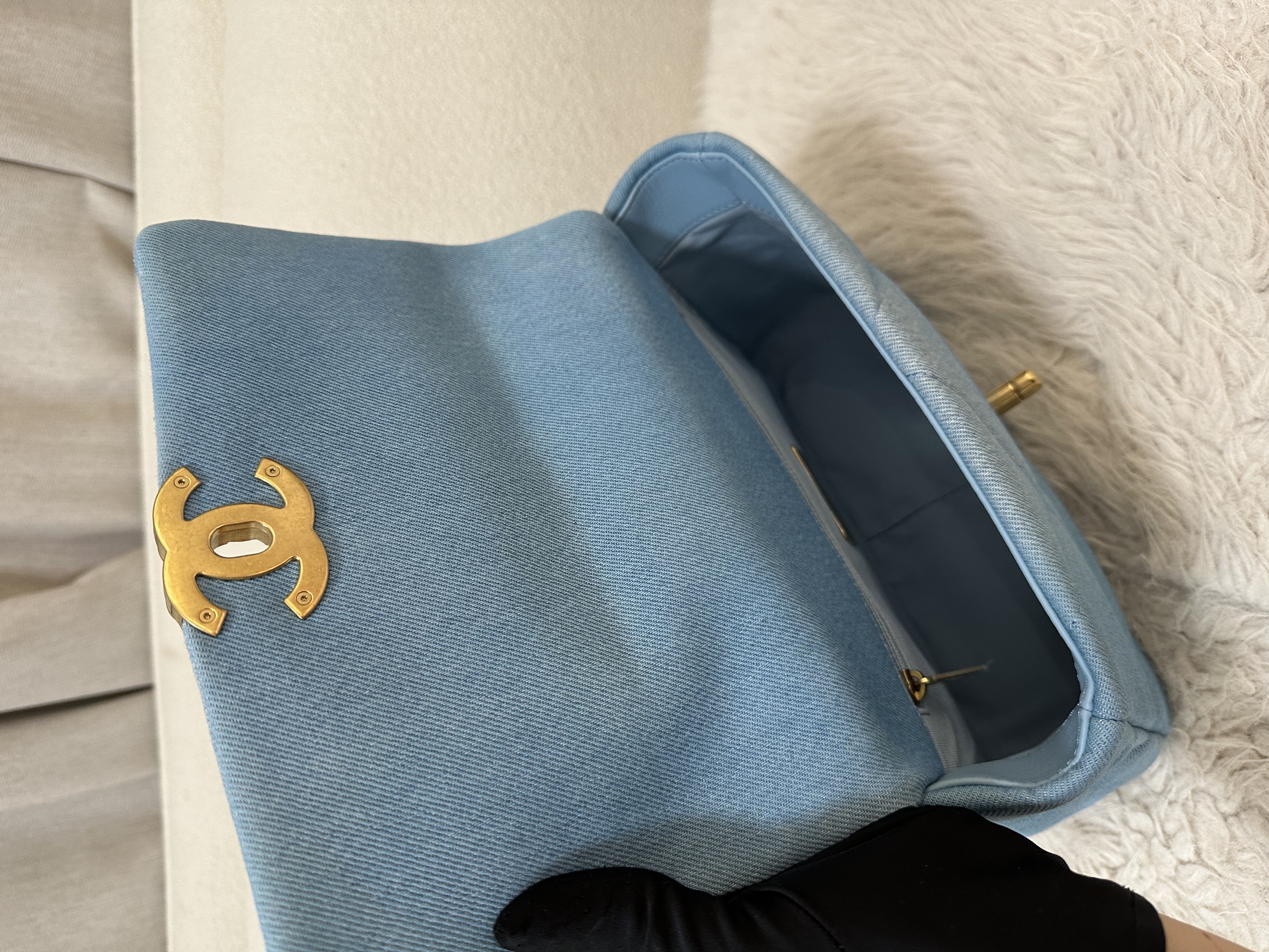 Pre-owned Chanel C19 Flag Bag/ Product Code: 26022126