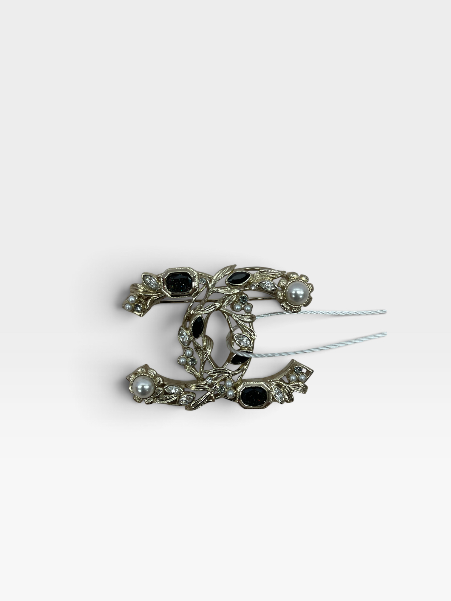 Pre-Owned CHANEL CC Floral Leaf Pearl and Crystal Brooch / Product Code: 091405