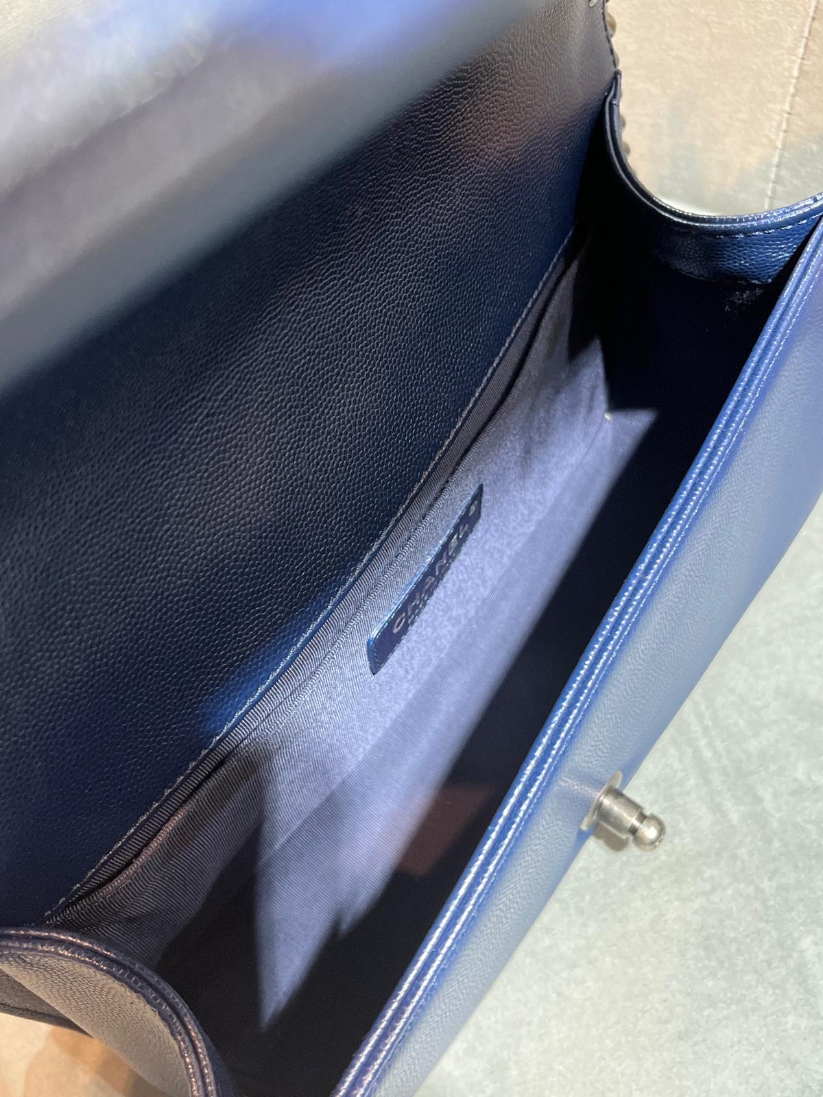 Chanel Boy 25cm 荔枝牛皮V紋復古銀扣 100%Authentic, 98%New ✅26Card✅Dust bag