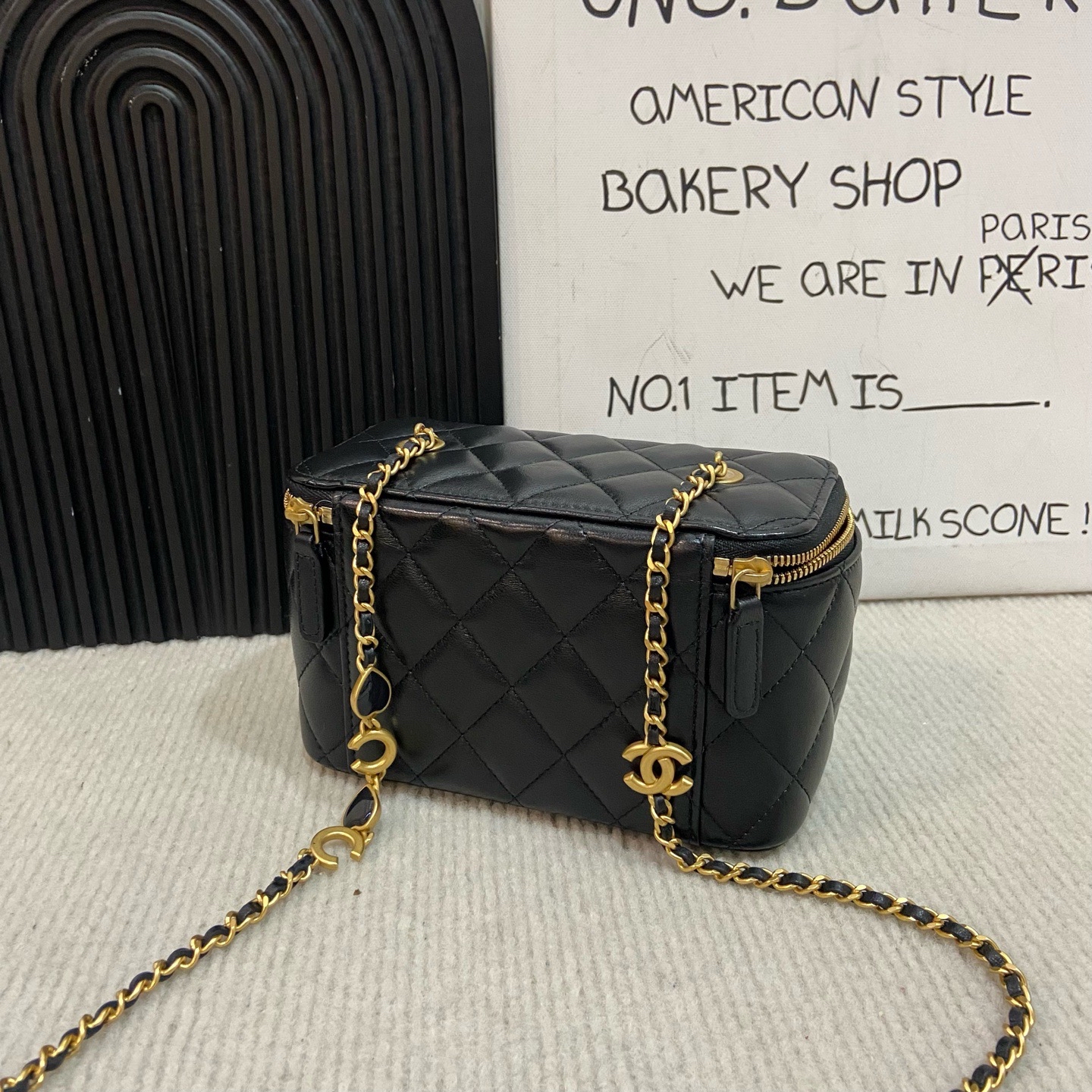 【預訂貨品】Chanel 黑金羊化妝包