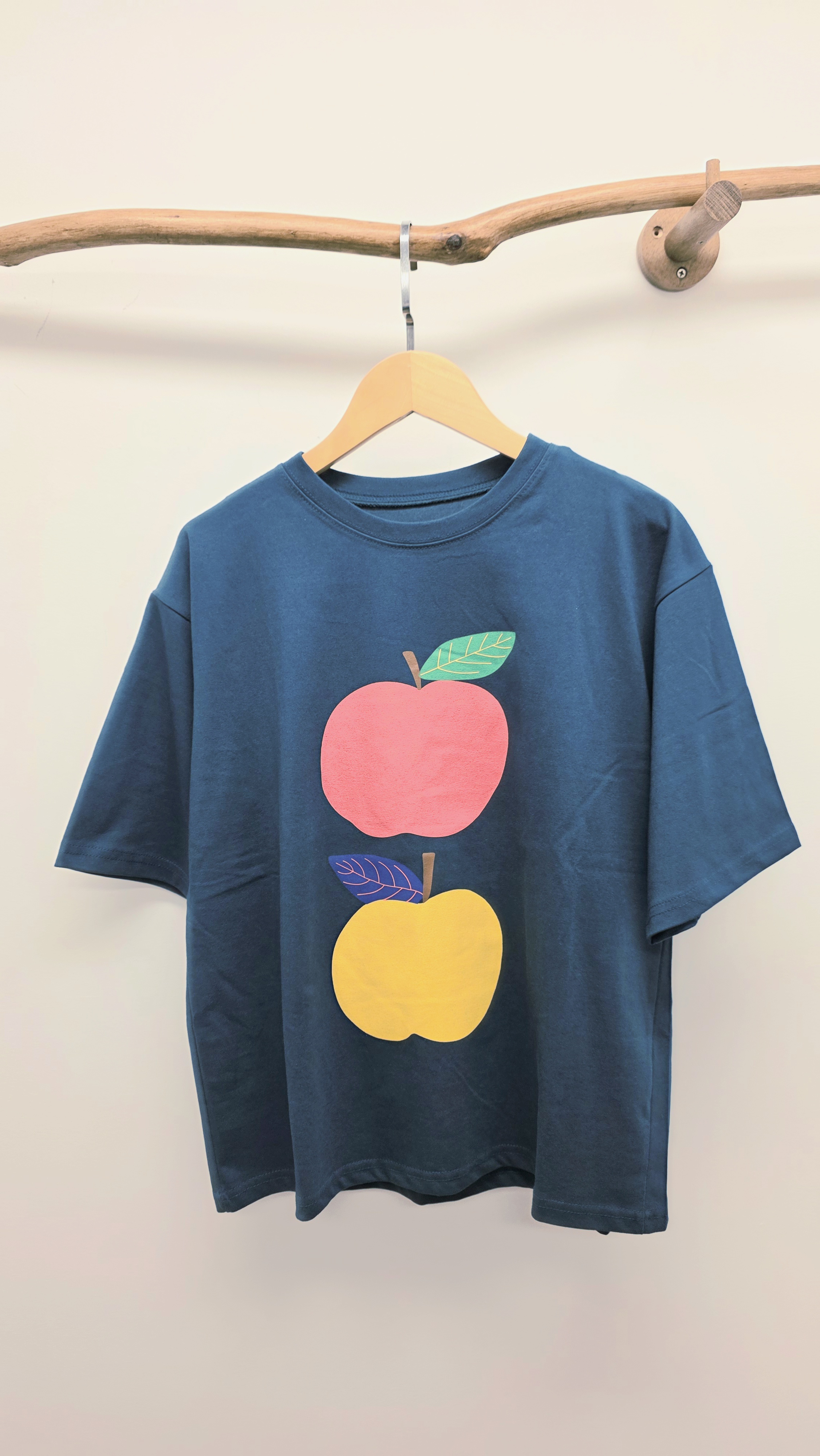 韓國藍拼紅黃蘋果印圖Tee