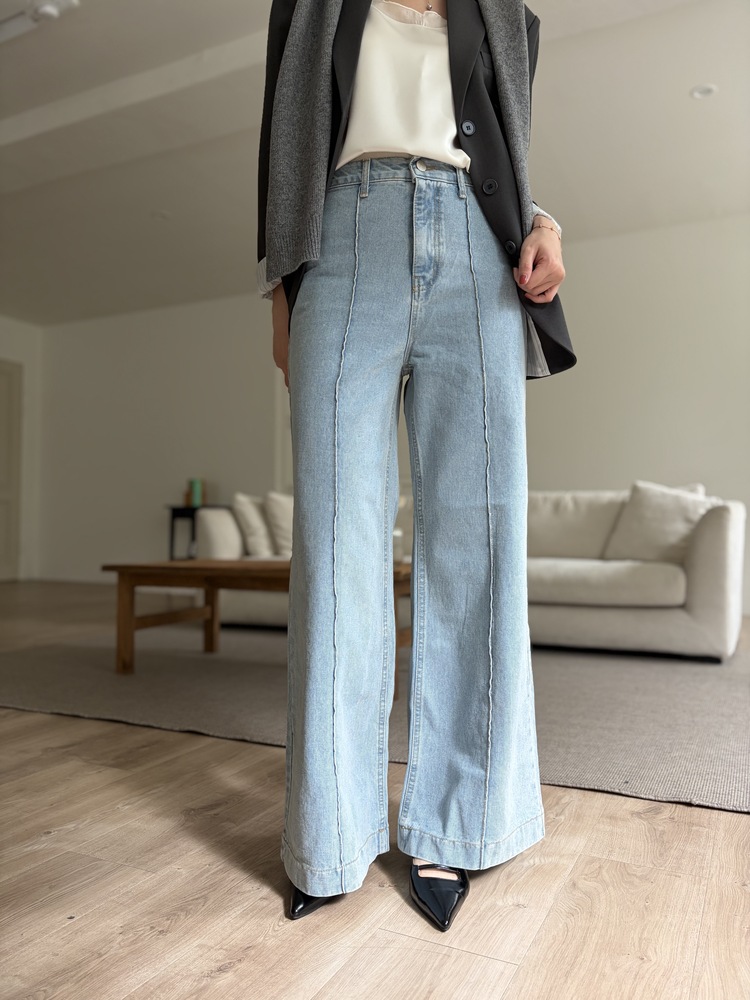 The Seamline Wide-Leg Jeans