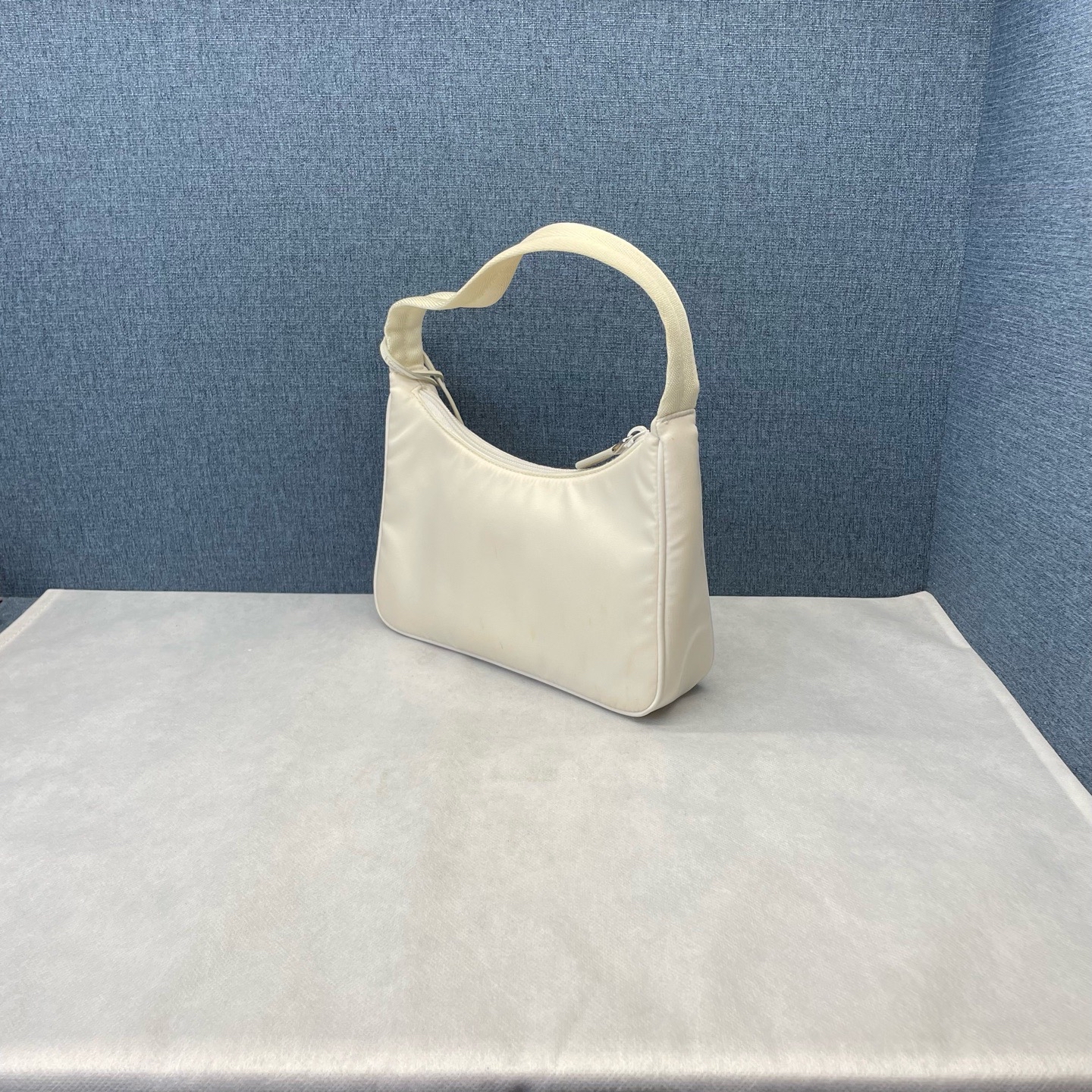 【預訂貨品】Prada 米白色 Hobo