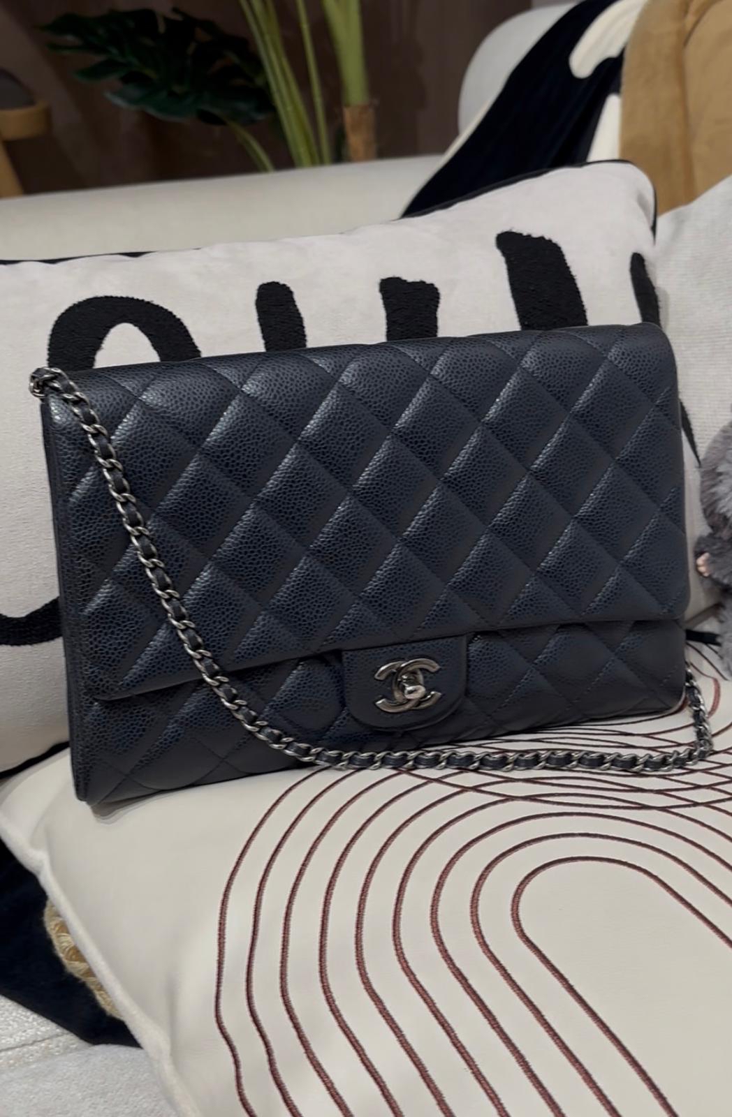 Chanel flap bag navy 荔枝牛皮 W27.5x18cm 100%Authentic ,95%new ✅21 card✅dust bag✅盒