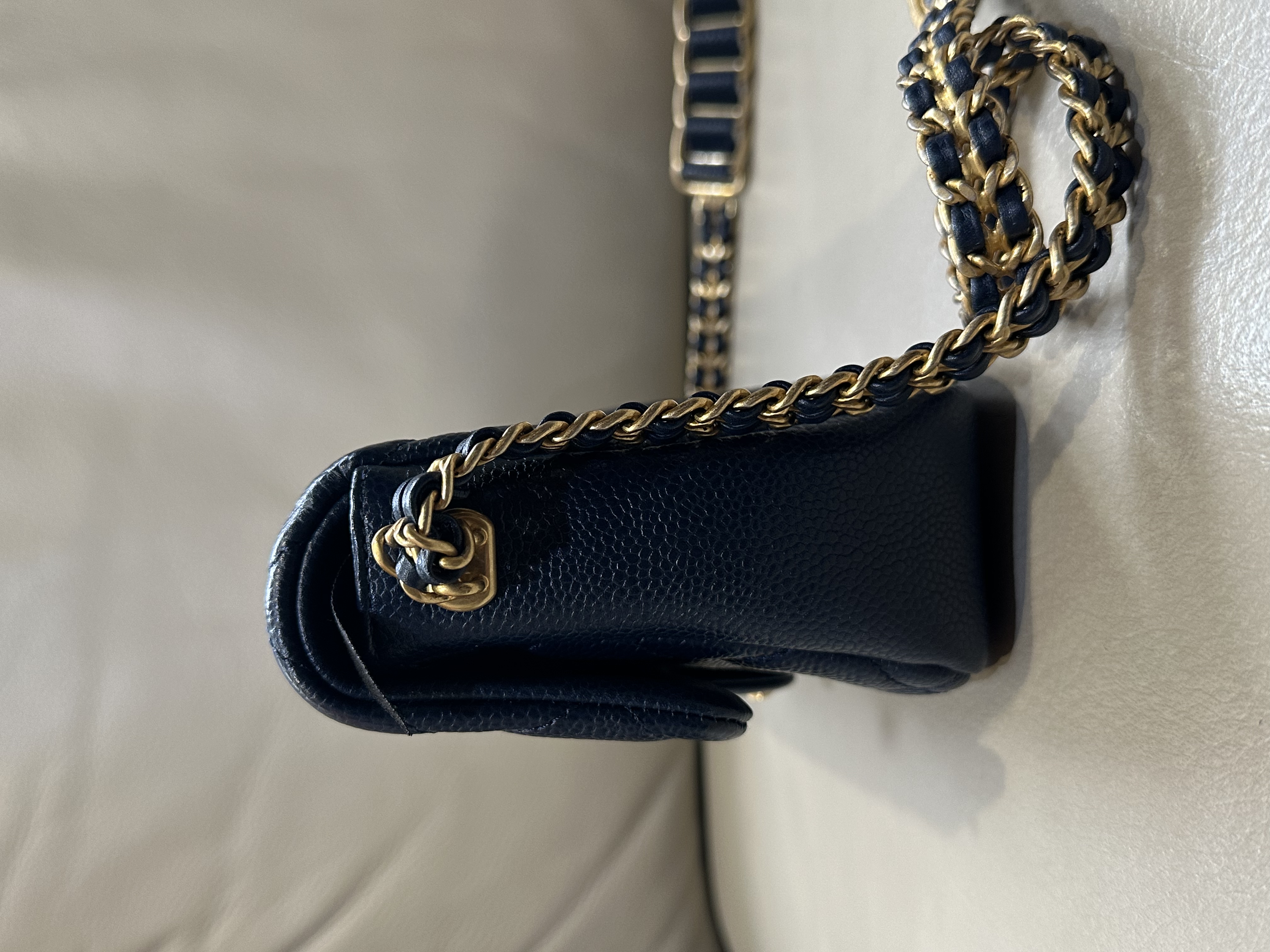 Pre-Owned Chanel Matelassé Chain Soul Flap Bag / Product Code: 26040520