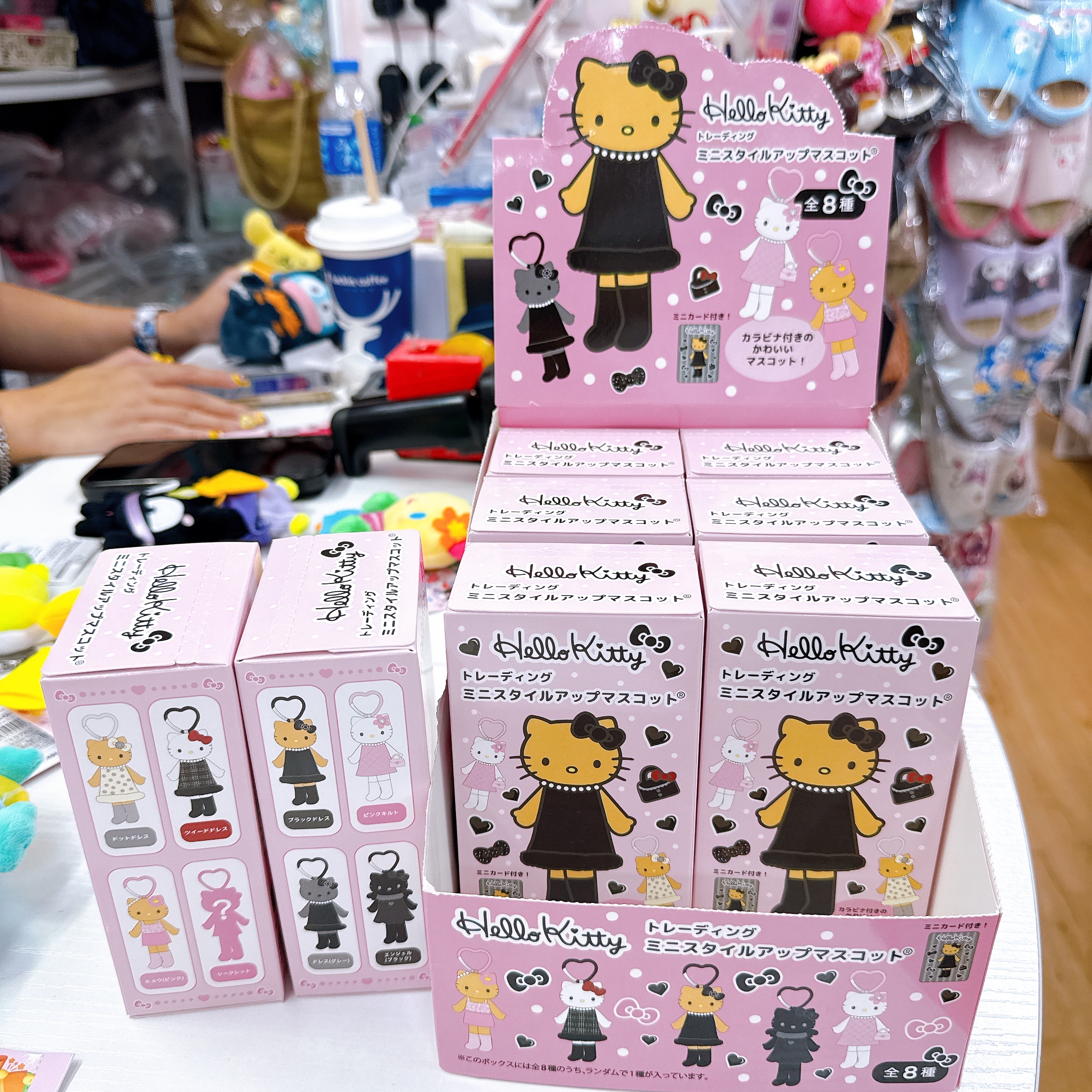 日本直送Hello Kitty長腿公仔掛飾盲盒 款式隨機抽出