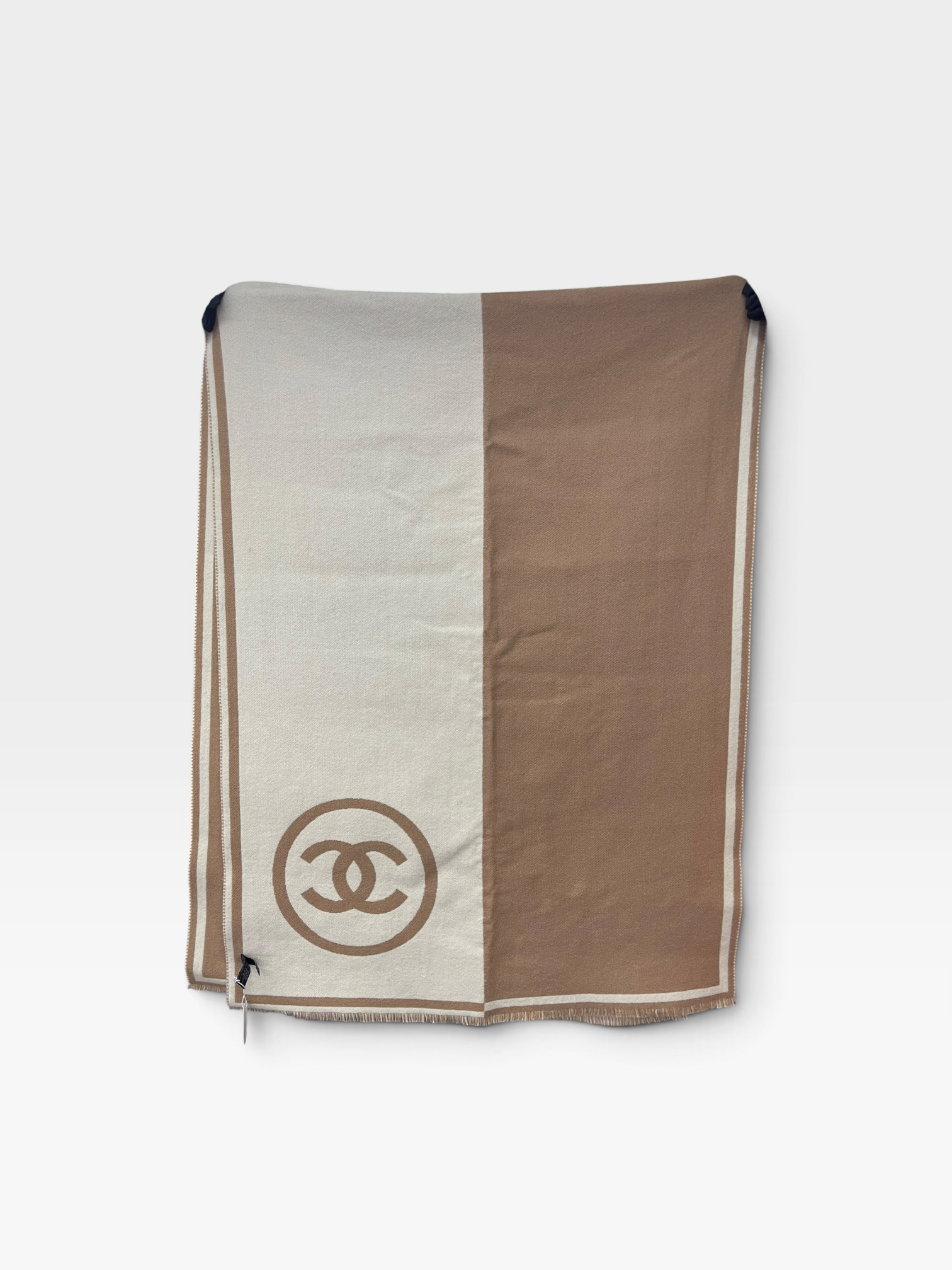 Pre-Owned CHANEL Cashmere CC Fringe Stole Beige White / Product Code: 090201