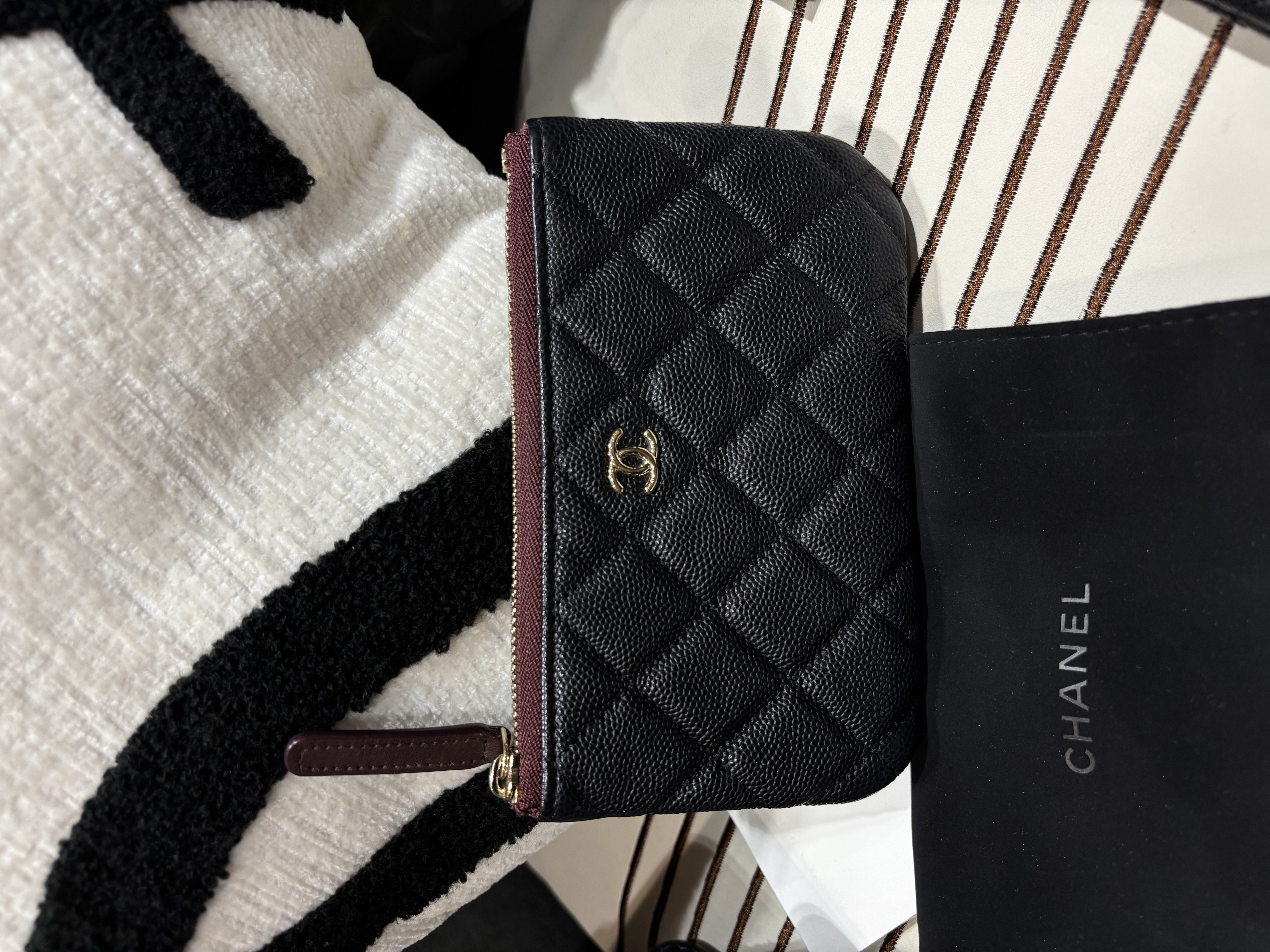 Chanel zip pouch o case 黑色荔枝牛皮金扣zip wallet 100%Authentic, 99%new ✅晶片✅Dust bag