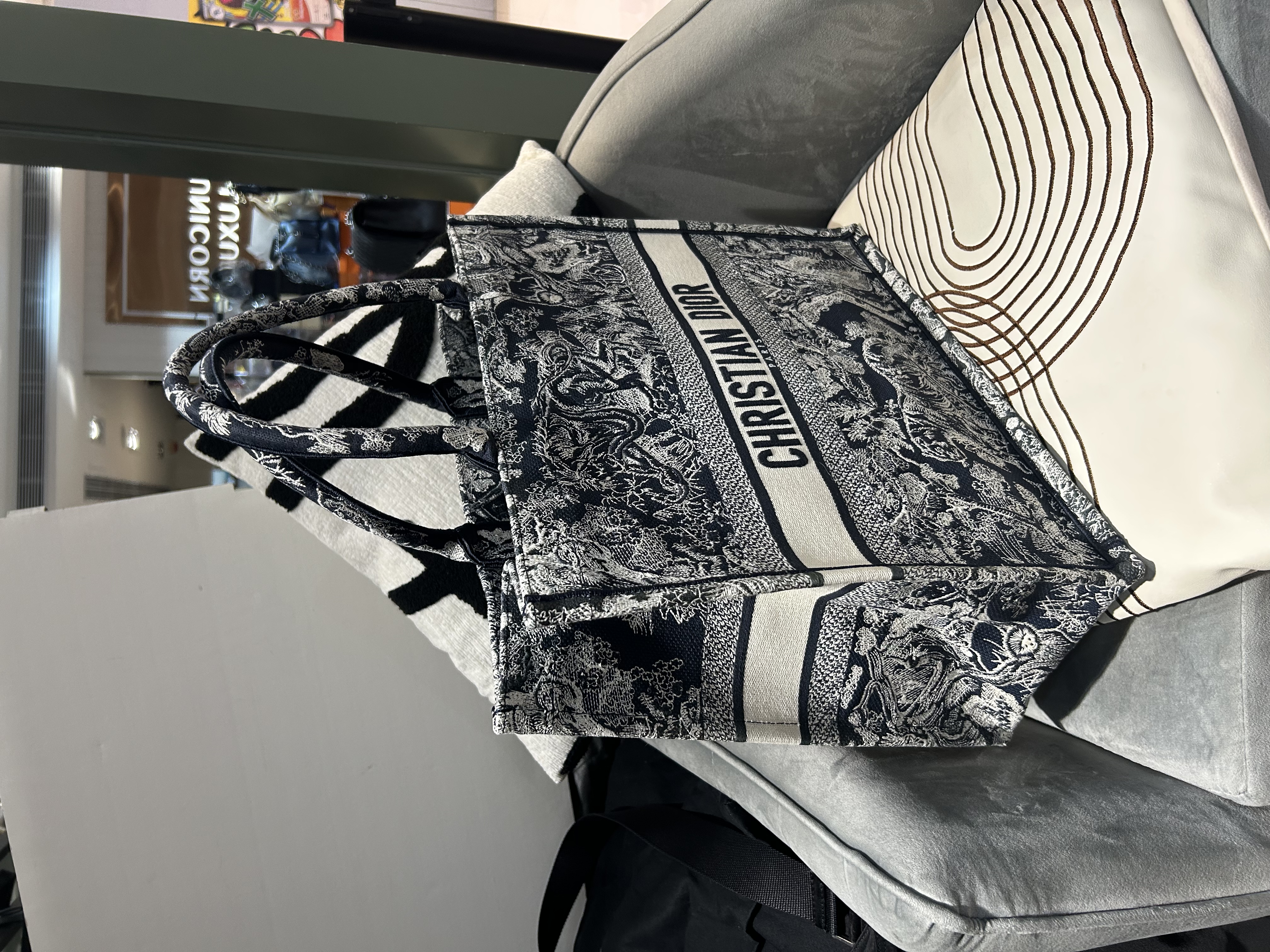 Dior Book tote Large Blue and Ecru Toile de Jouy Reverse Embroidery 100%Authentic, 98%New
