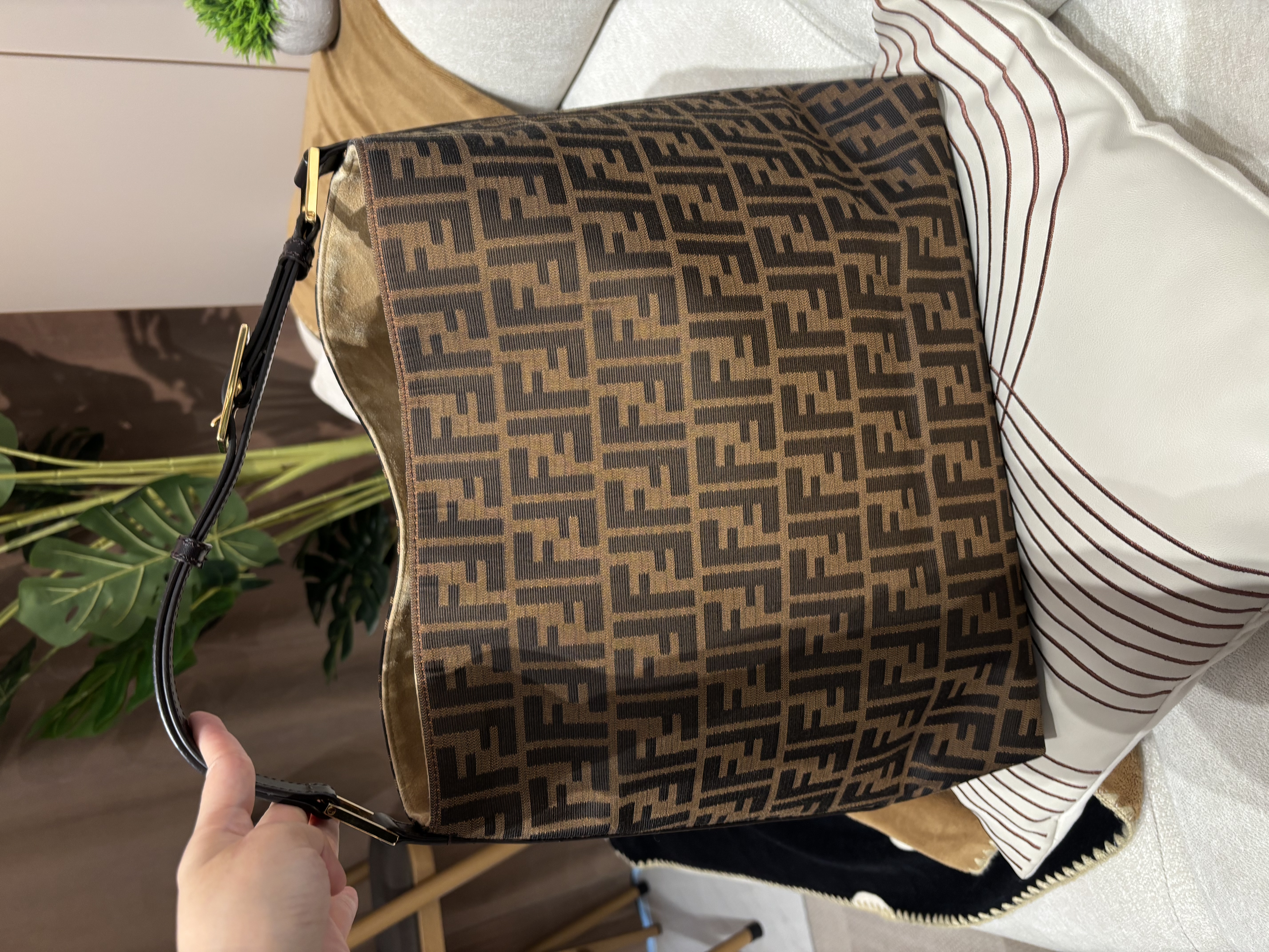 Fendi hobo shoulder bag 100%Authentic,98%new ✅dust bag  