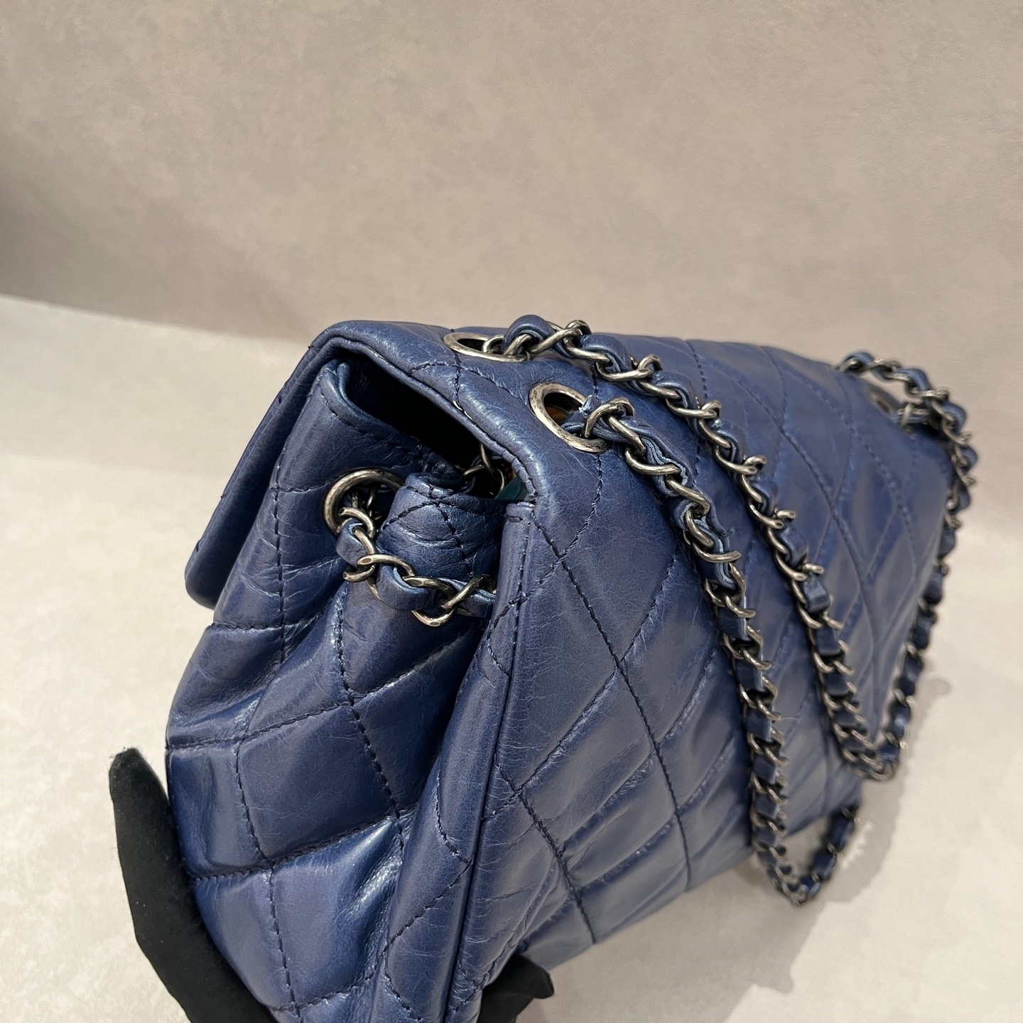 【預訂貨品】Chanel 15C油蠟皮深藍色斜孭袋