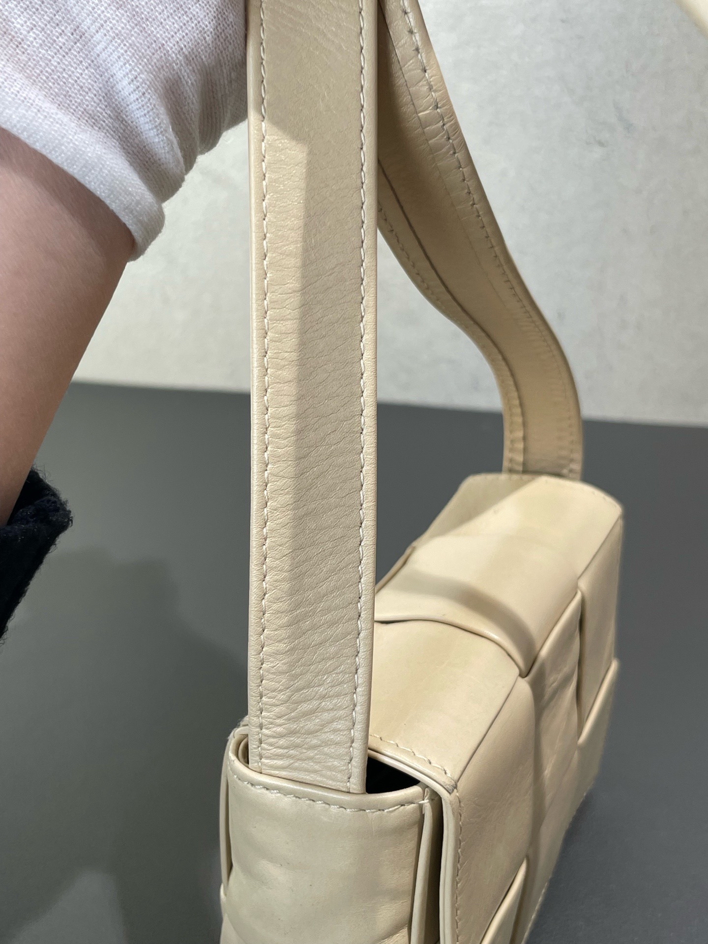 【預訂貨品】BV Candy Cassette六格米黃色編織包 